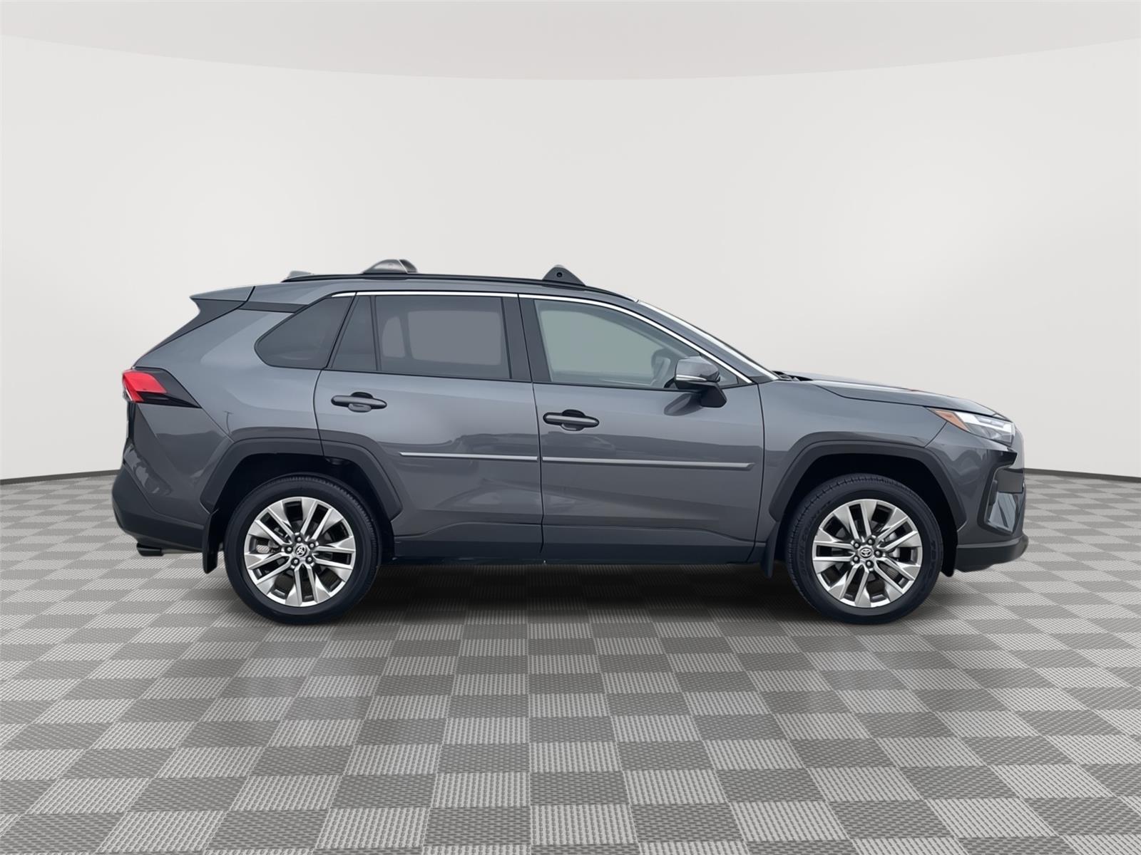 Vehicle photo 6