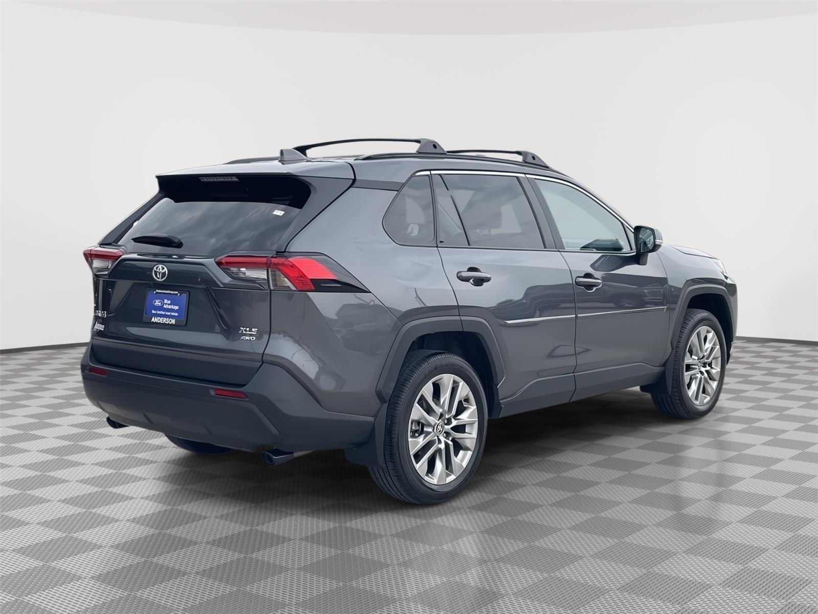 Vehicle photo 7