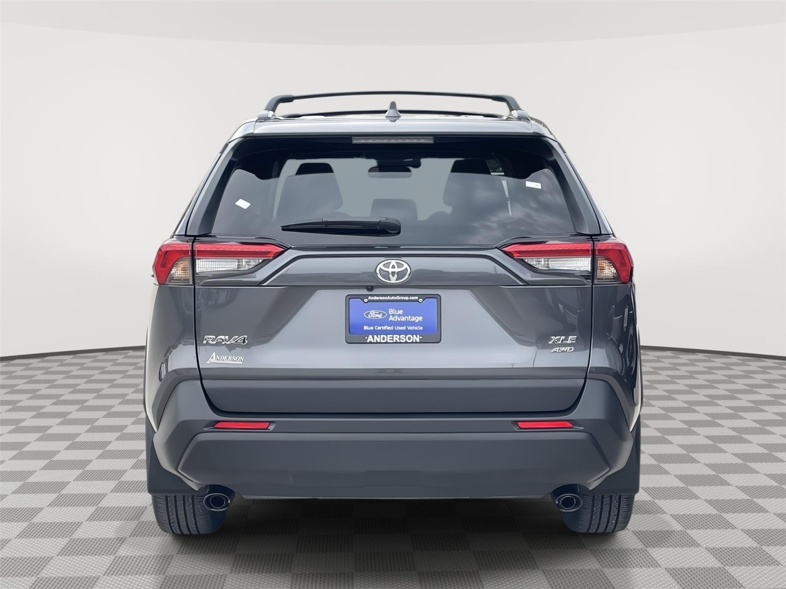 Vehicle photo 8