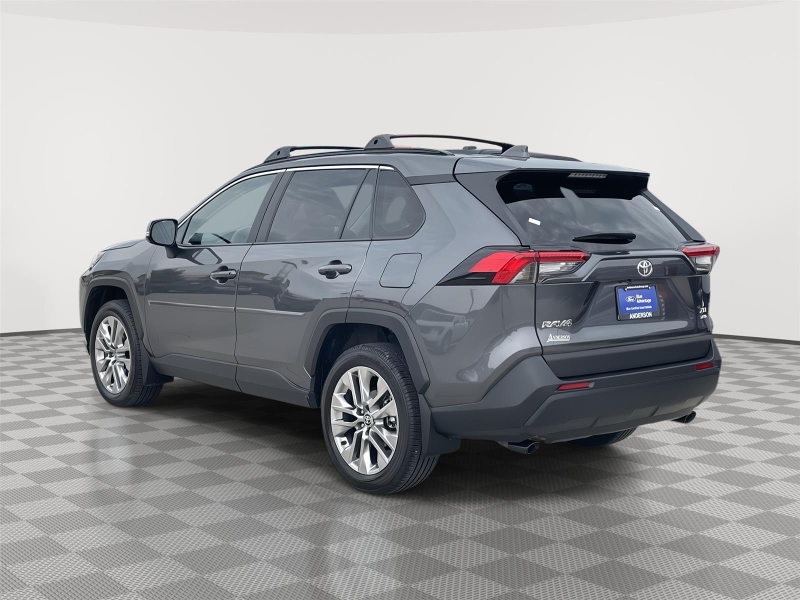 Vehicle photo 9