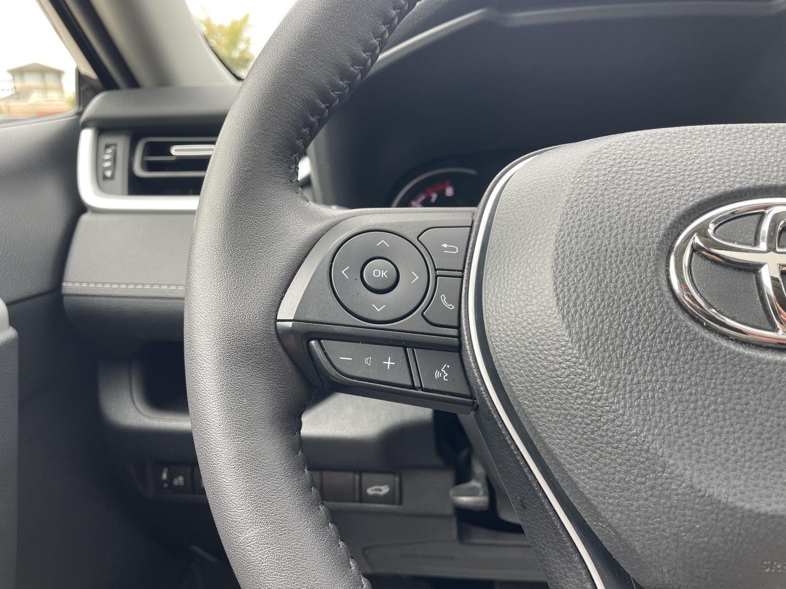 Vehicle photo 13