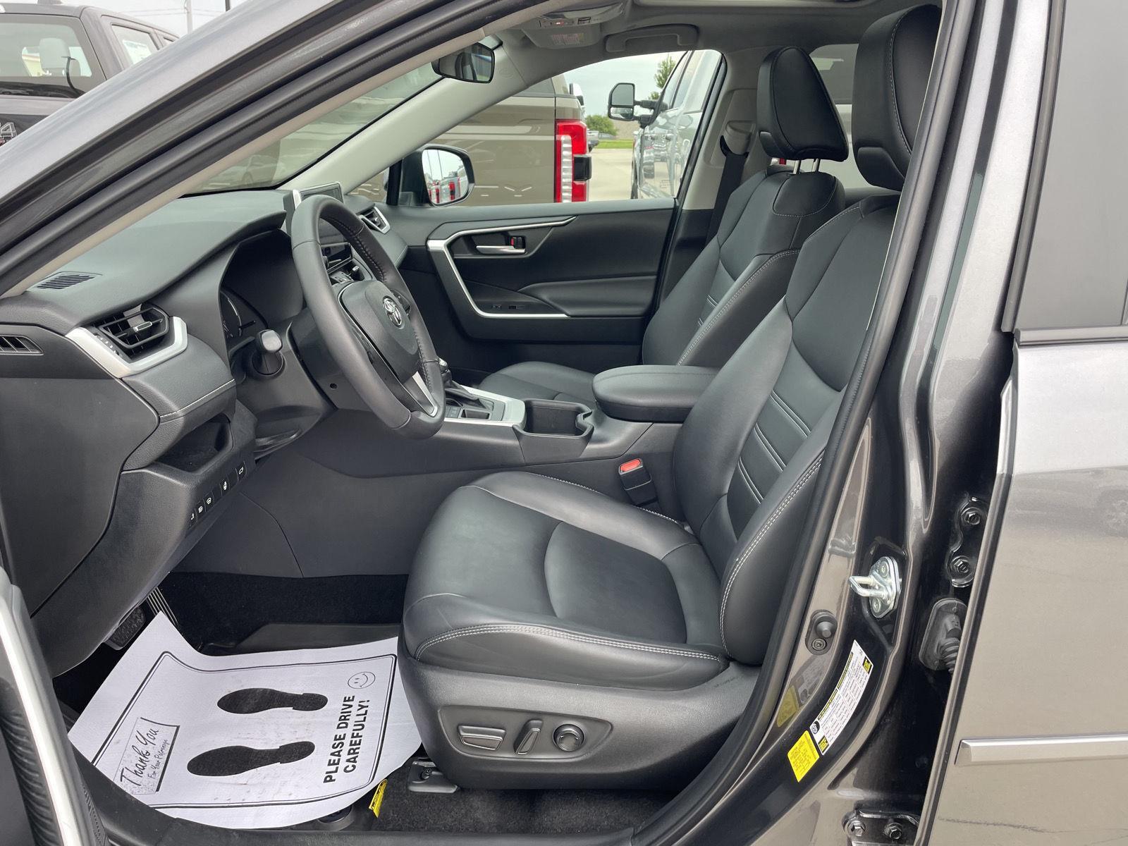 Vehicle photo 17
