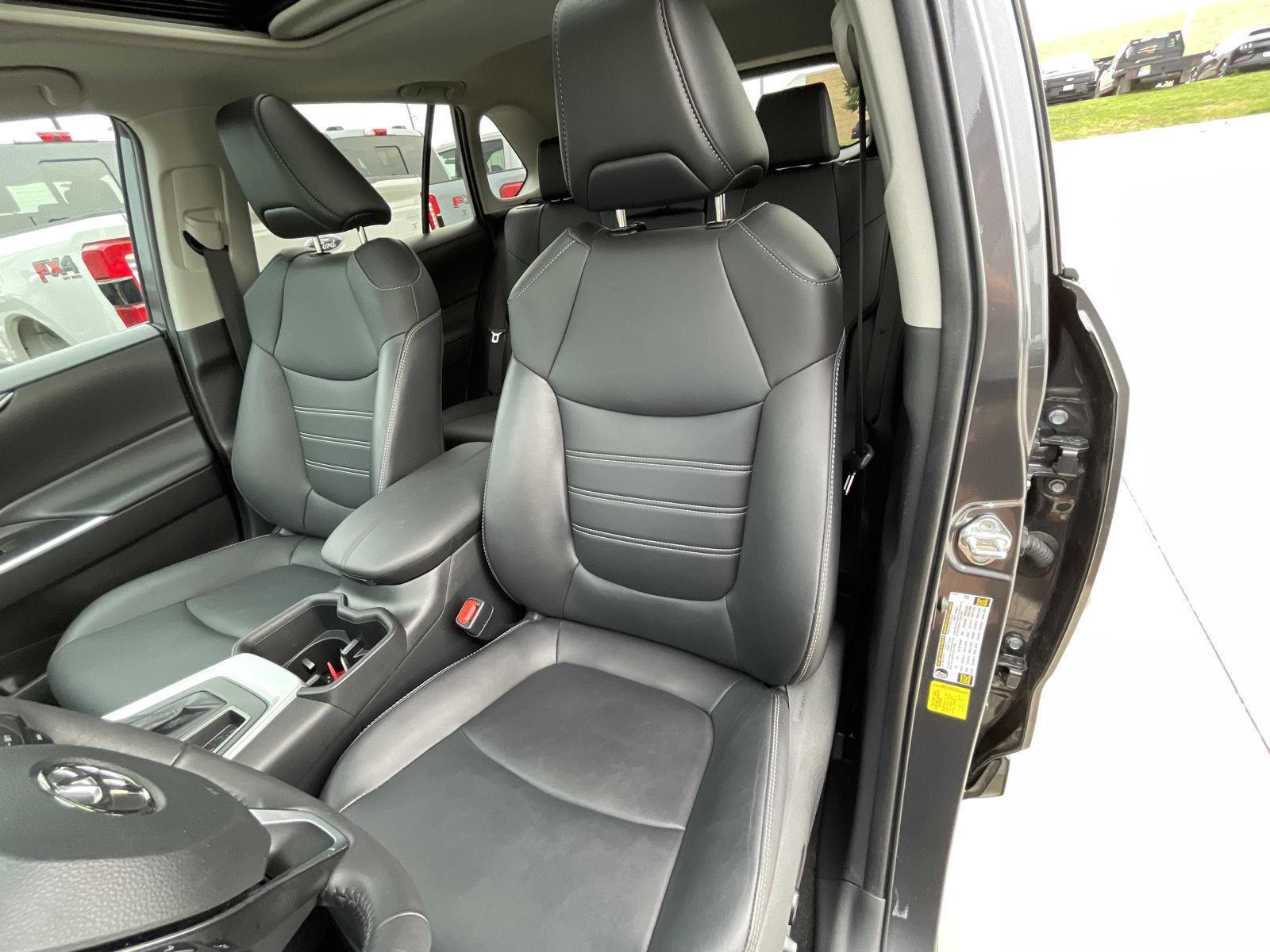 Vehicle photo 18