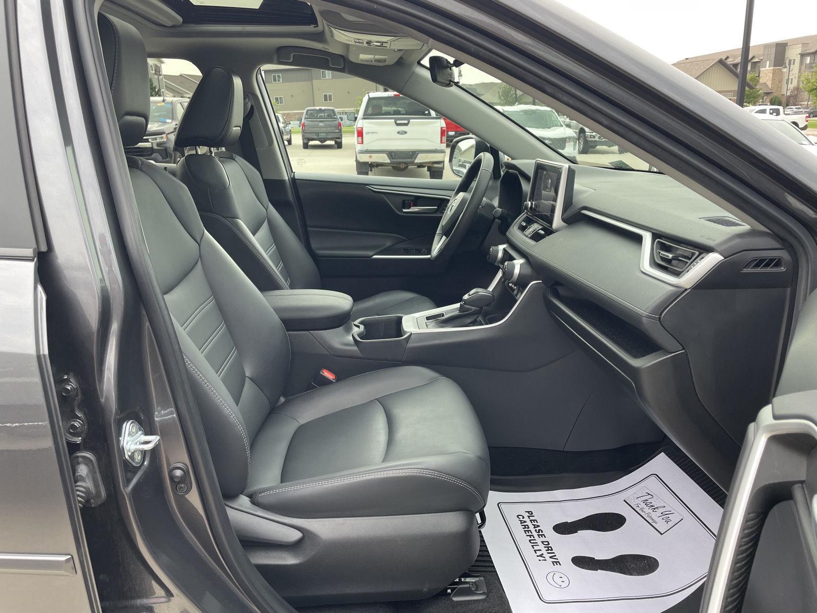 Vehicle photo 19