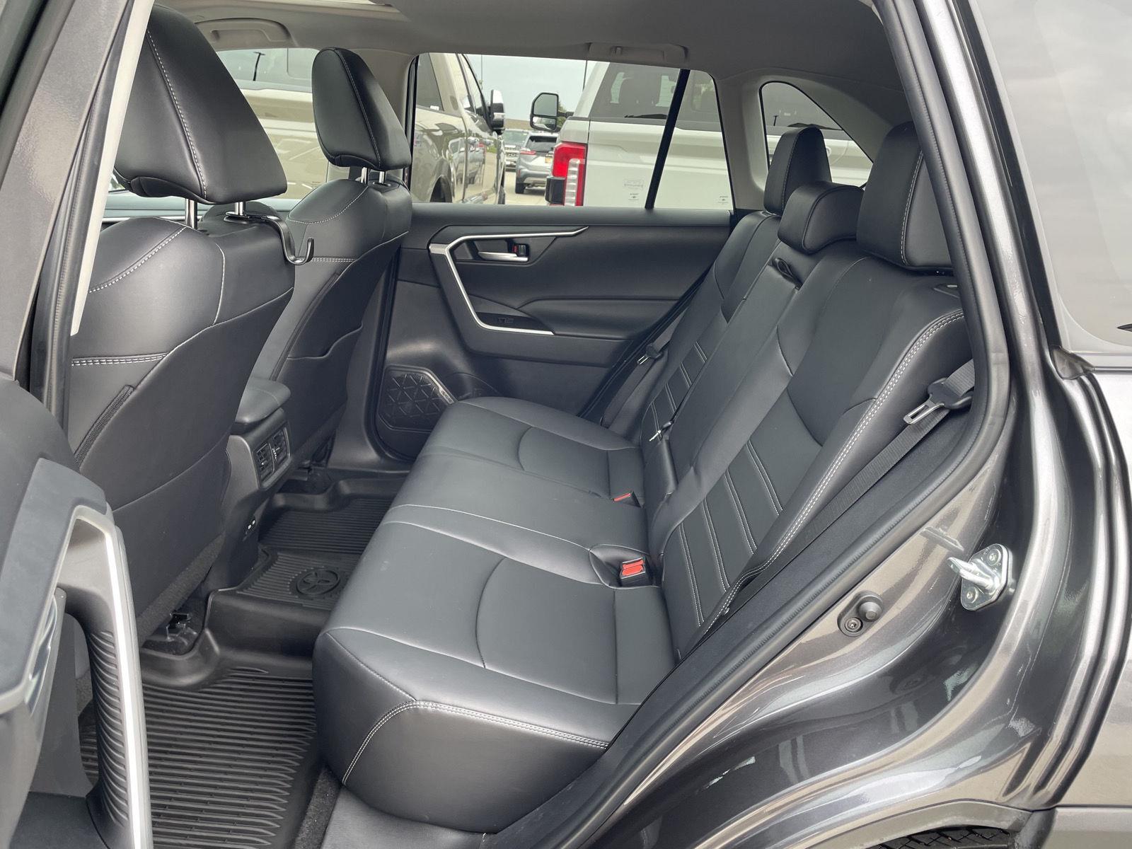 Vehicle photo 20