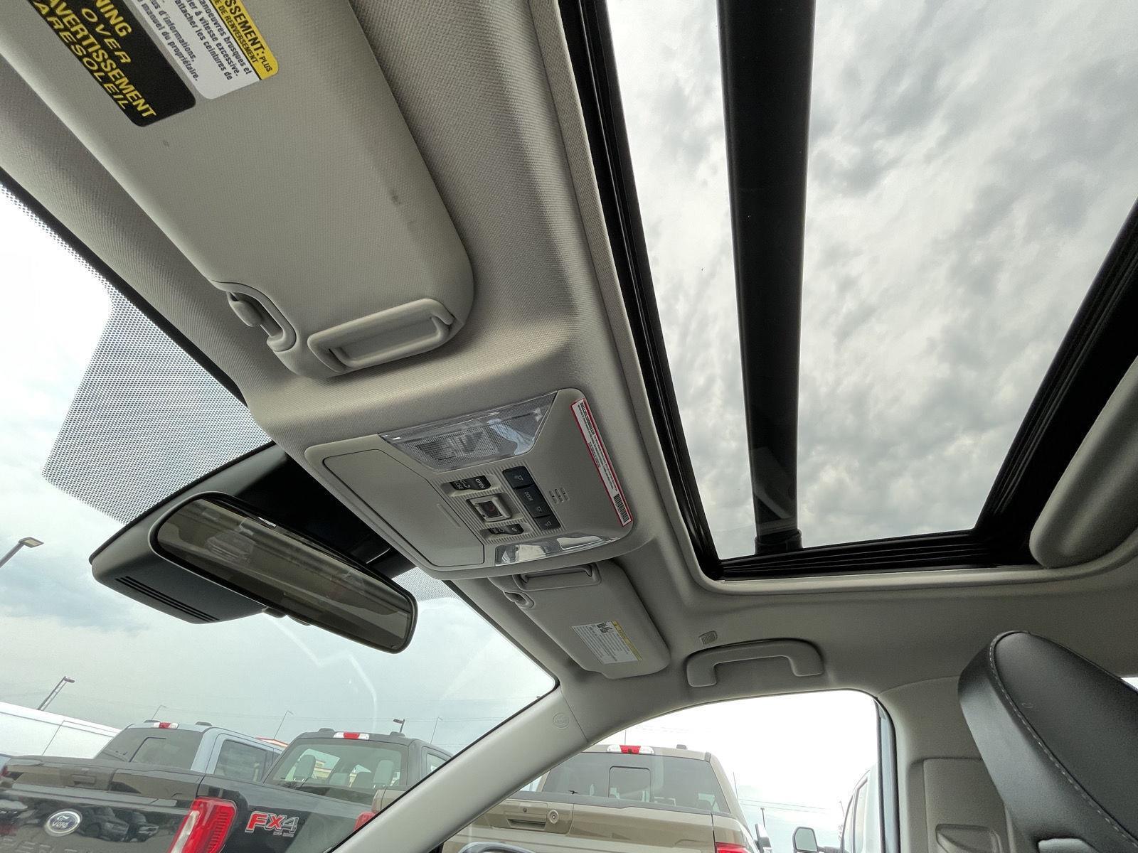 Vehicle photo 21