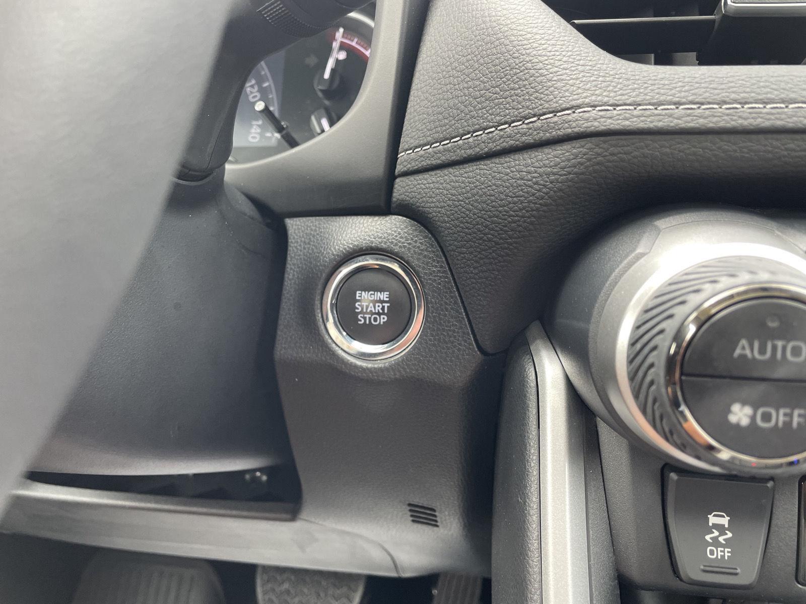 Vehicle photo 24