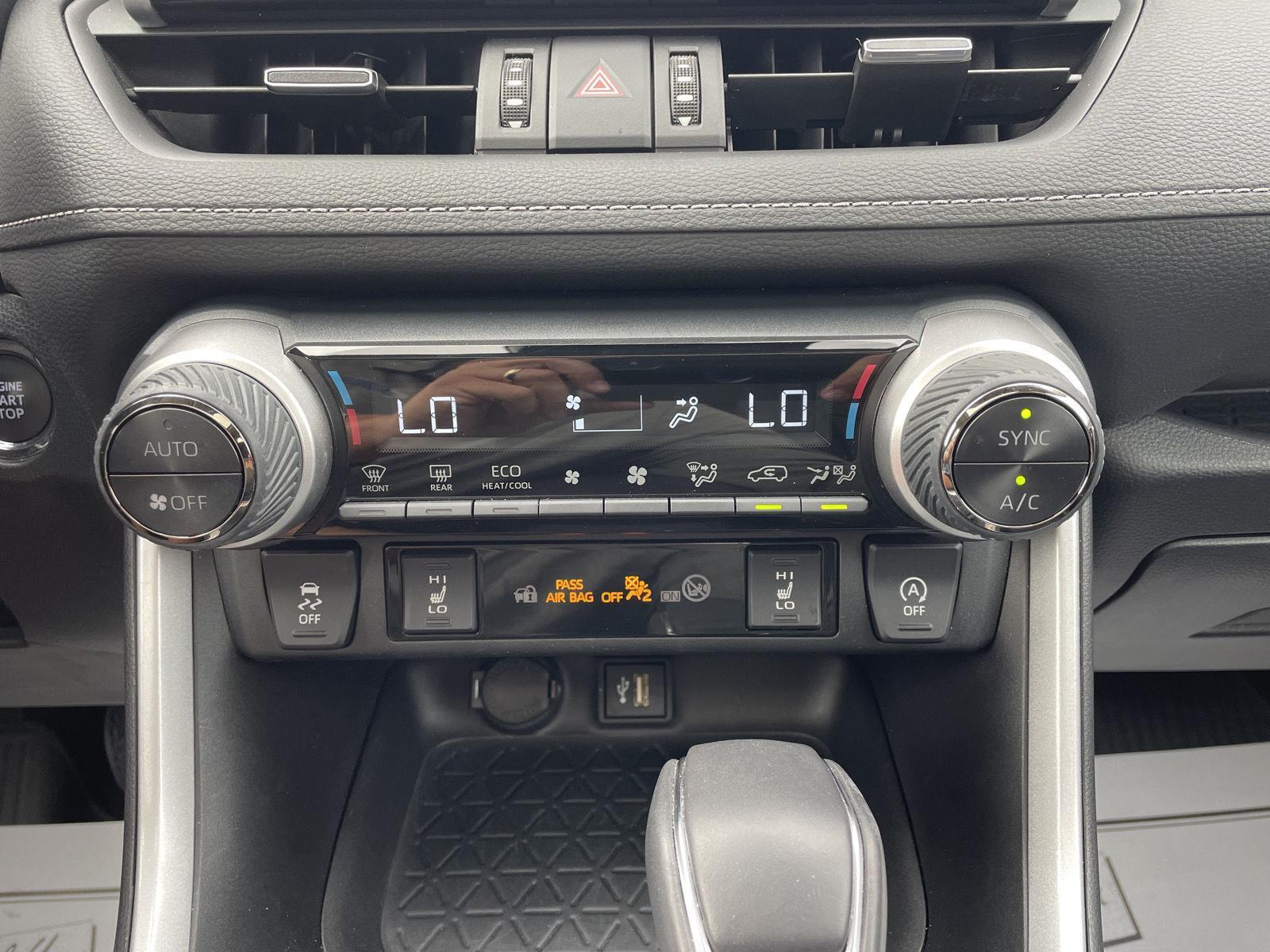 Vehicle photo 25