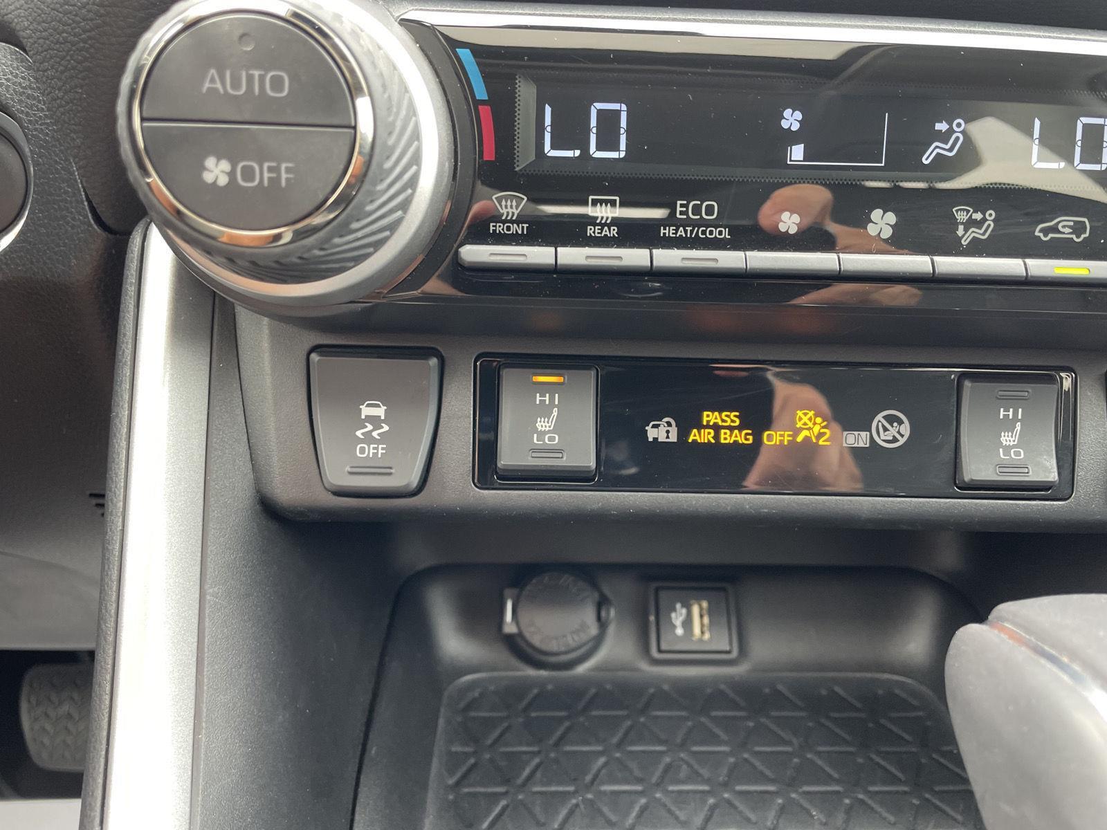 Vehicle photo 26