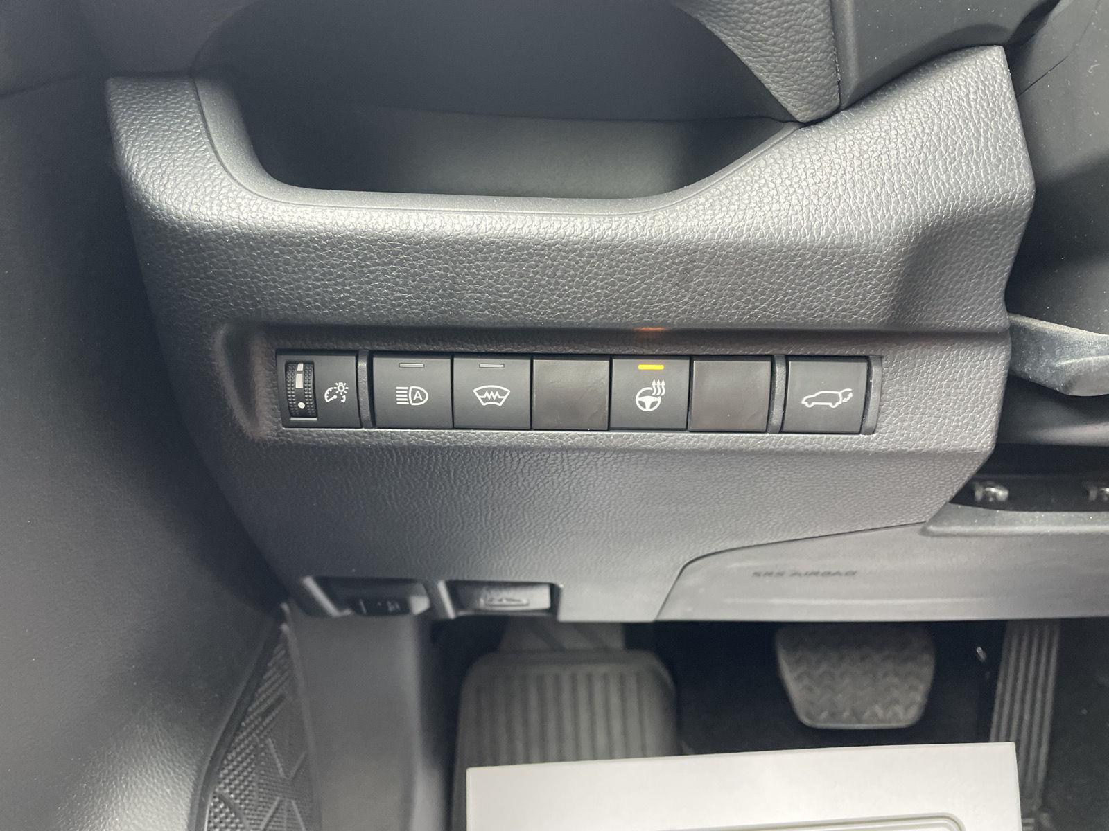 Vehicle photo 29