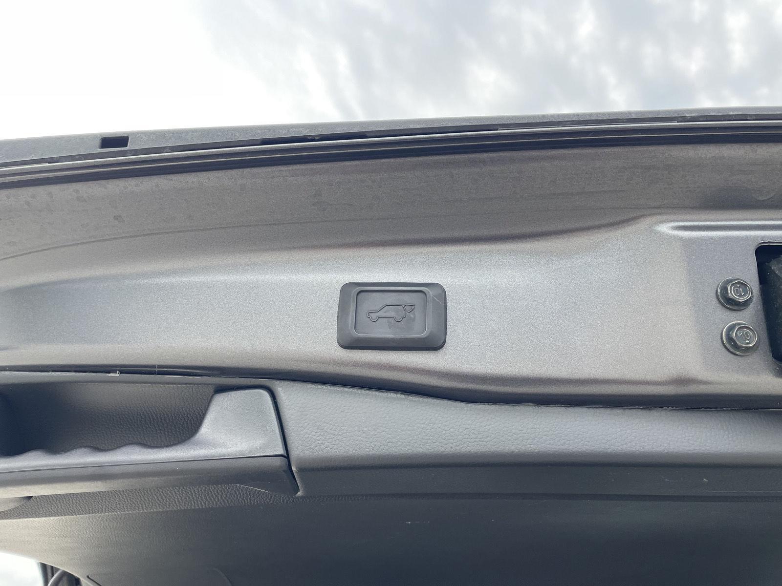 Vehicle photo 36