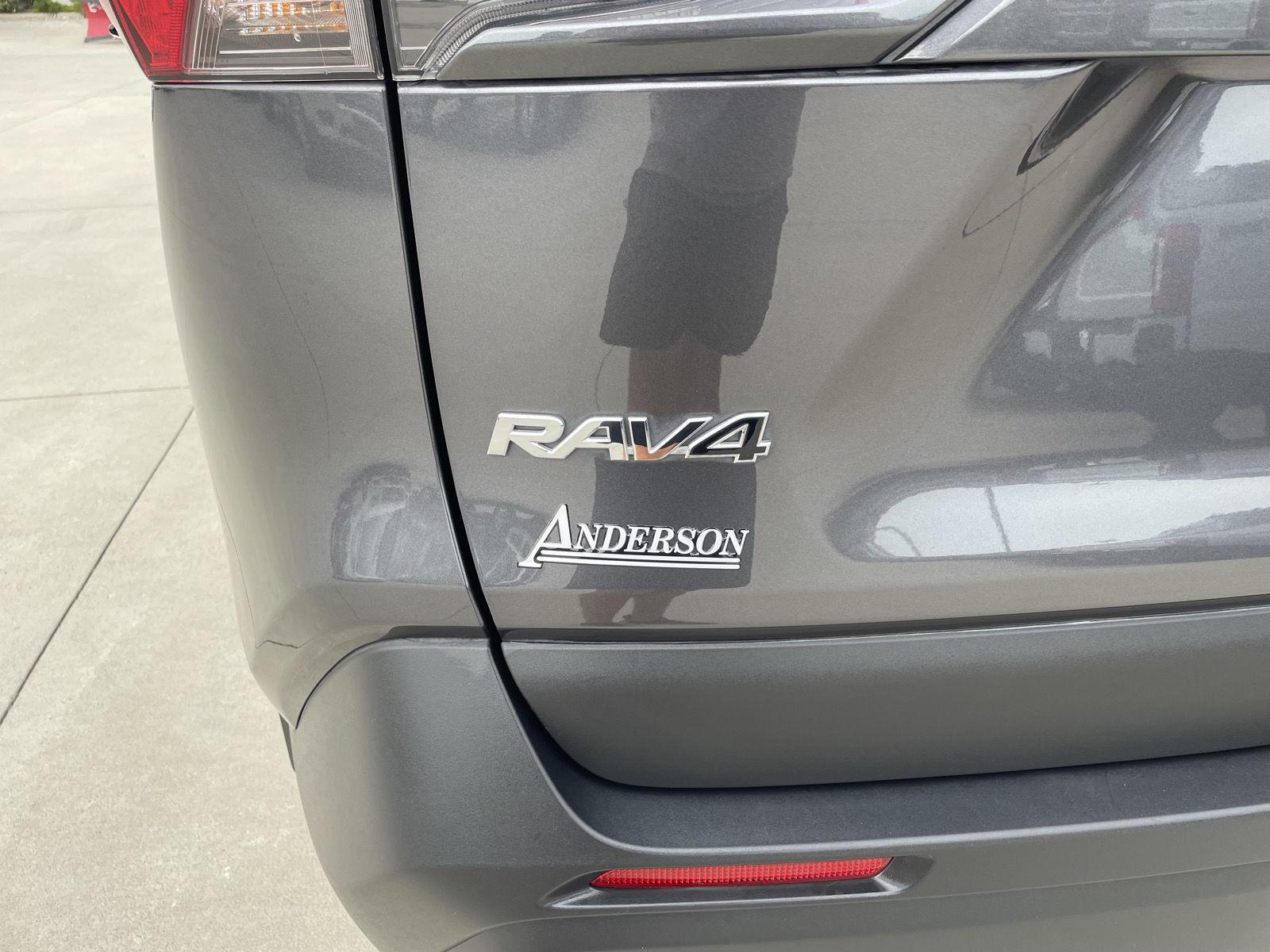 Vehicle photo 37