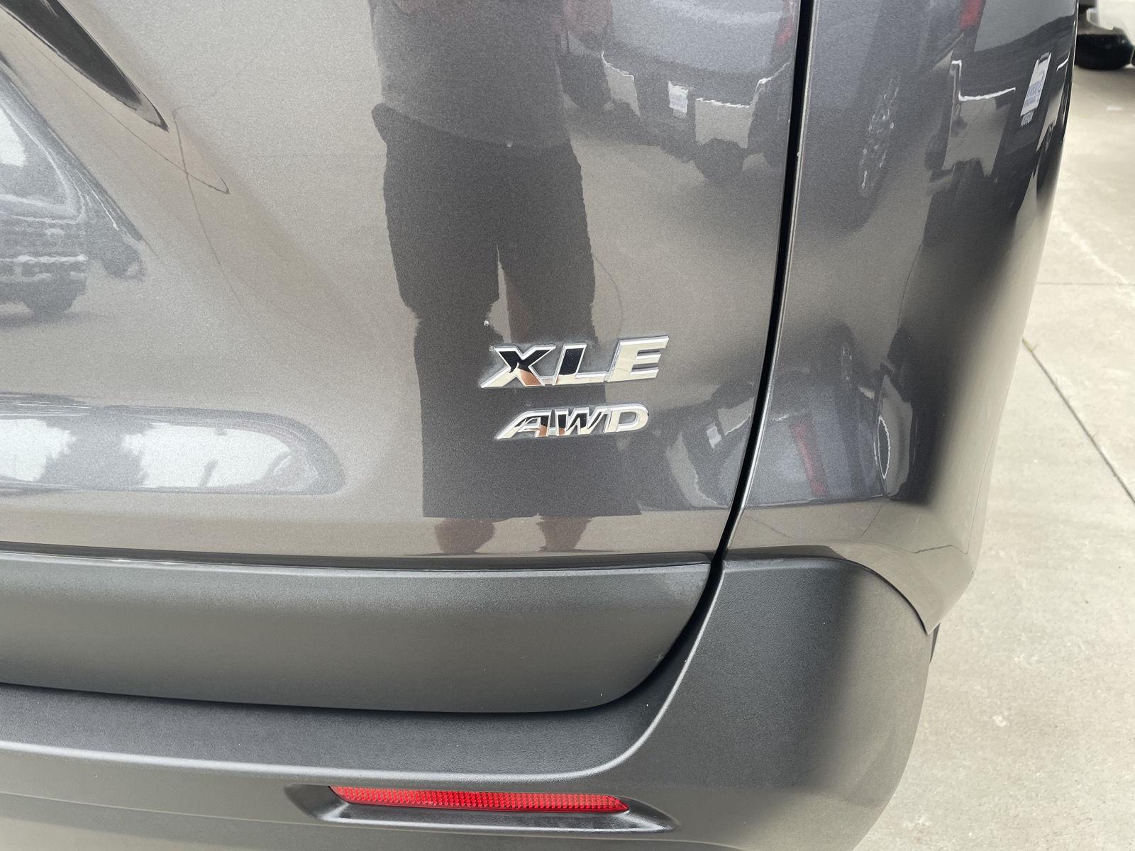 Vehicle photo 38