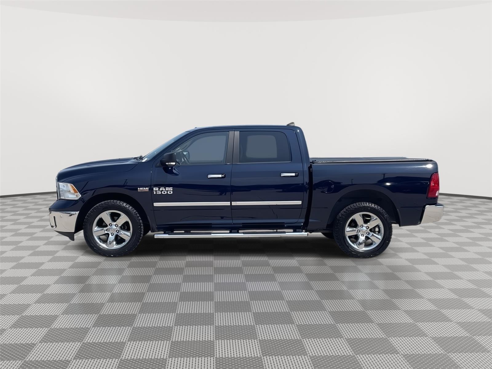 Vehicle photo 2