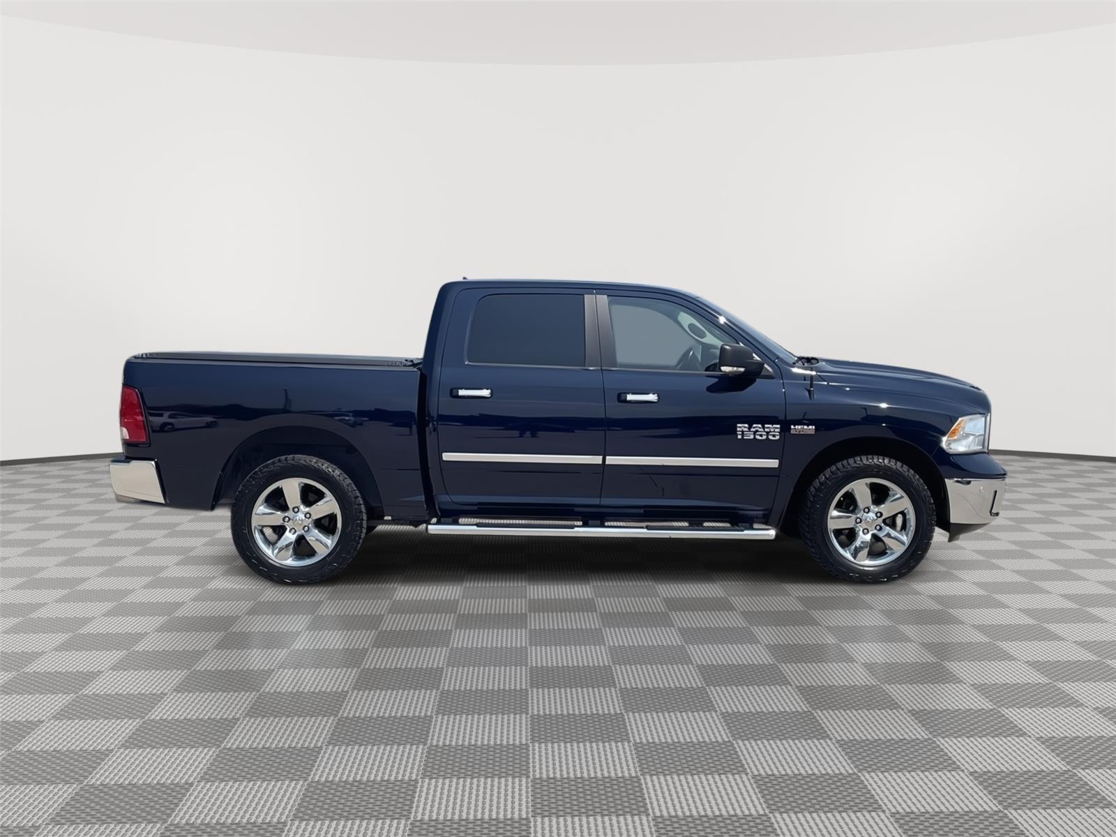 Vehicle photo 6