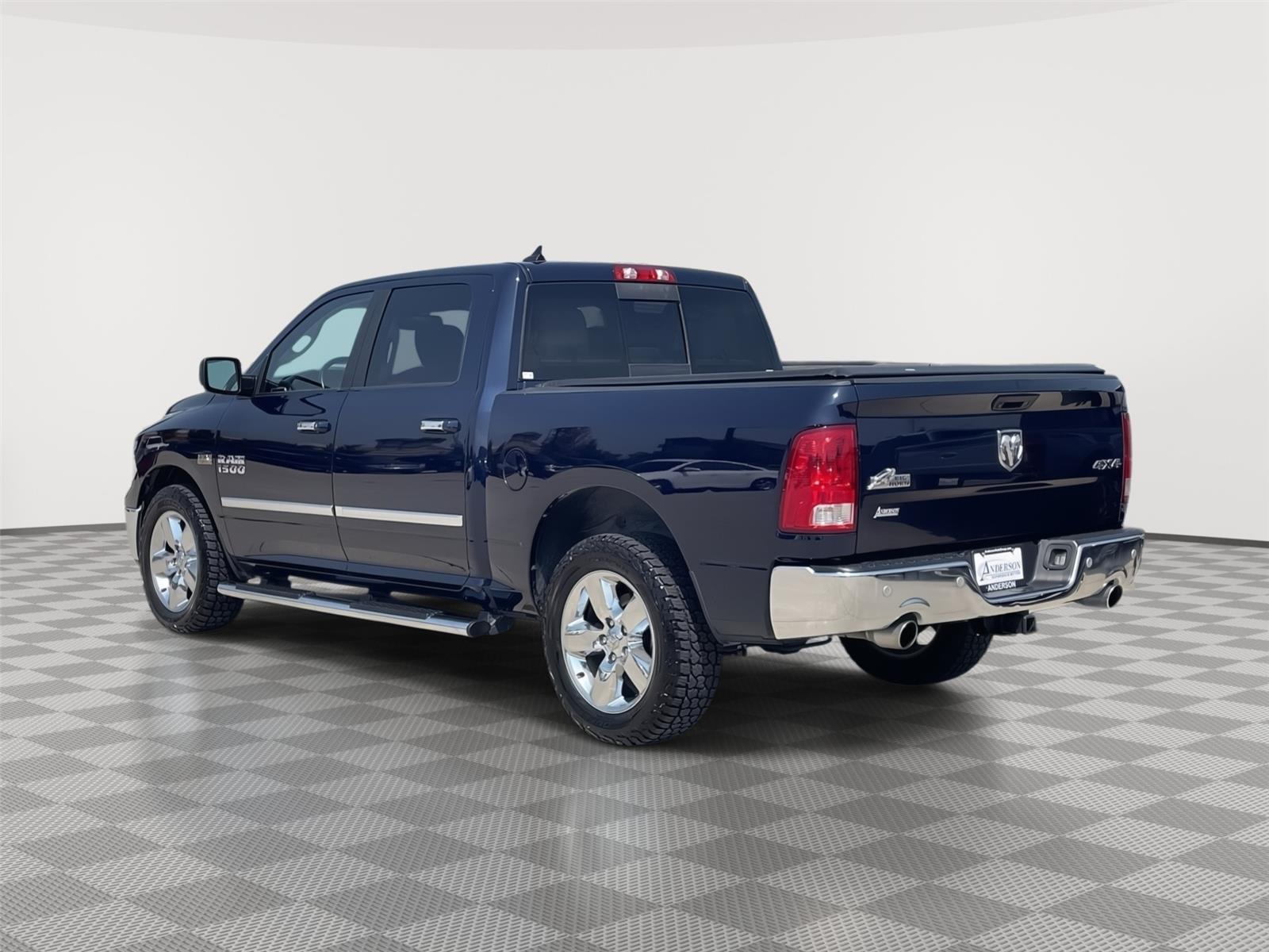 Vehicle photo 9