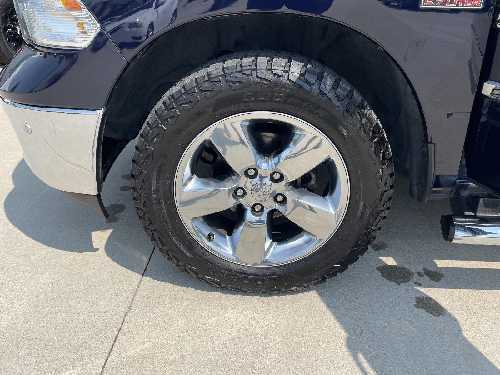 Vehicle photo 10