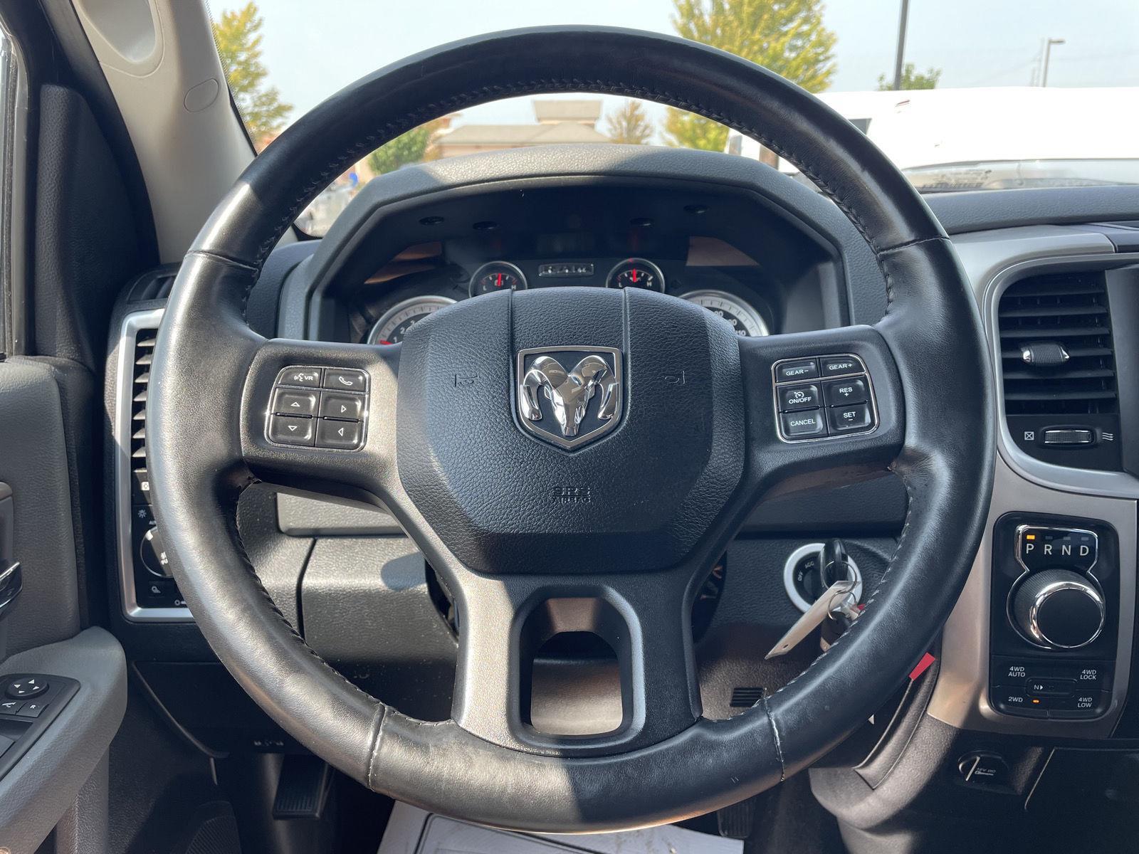 Vehicle photo 12