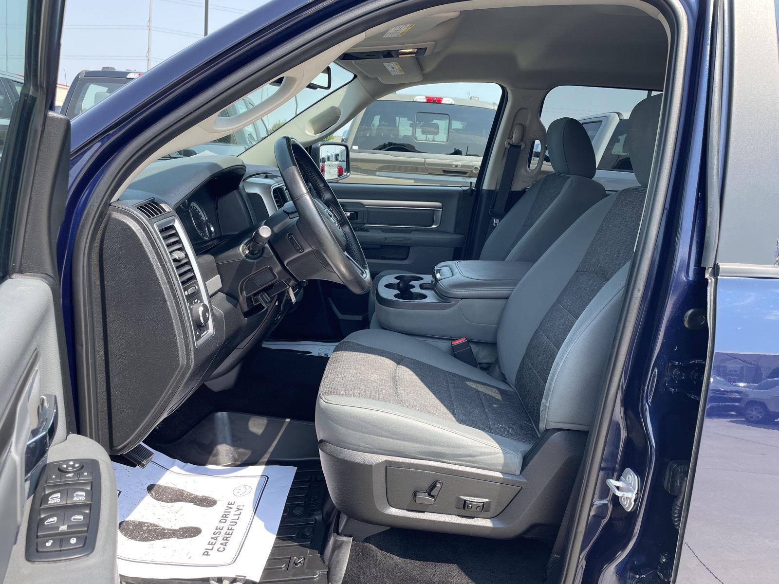 Vehicle photo 17