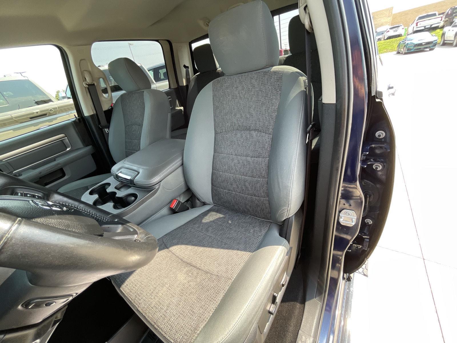 Vehicle photo 18