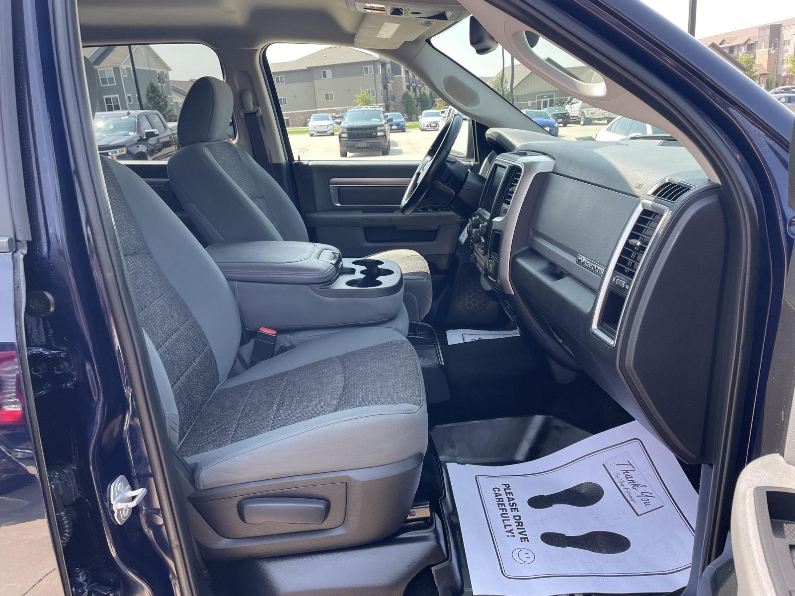 Vehicle photo 19