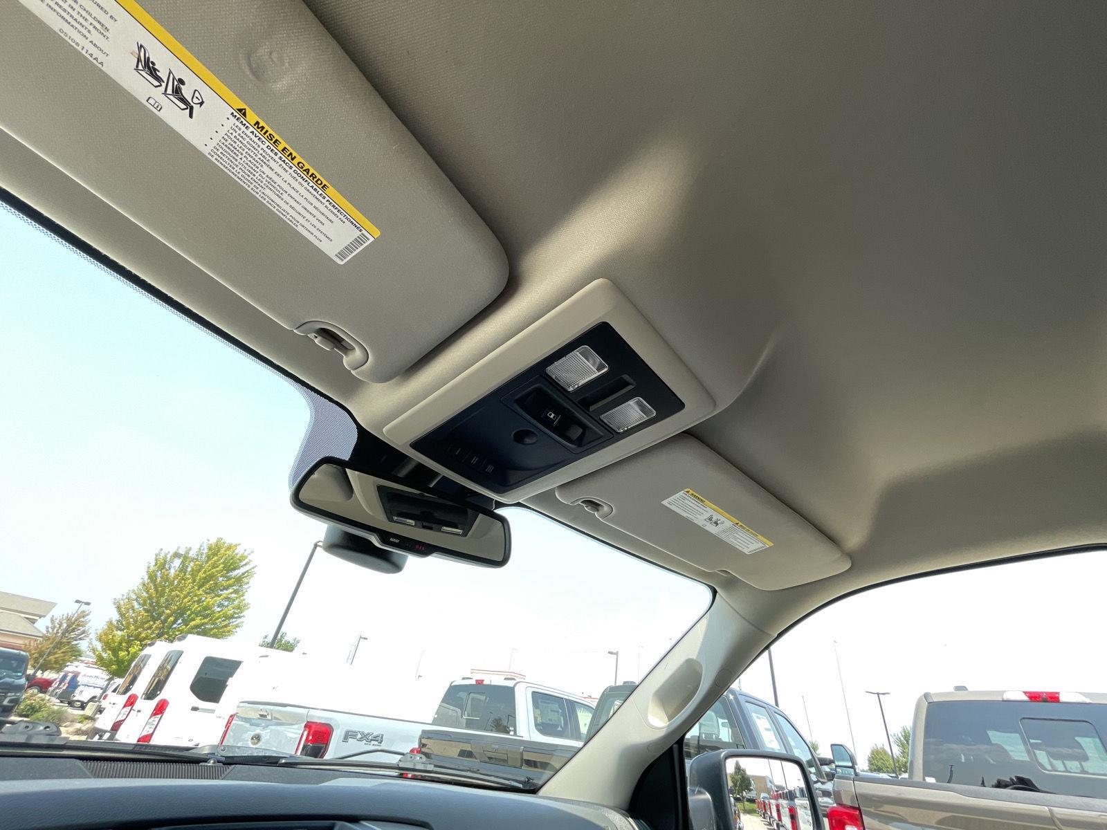 Vehicle photo 21