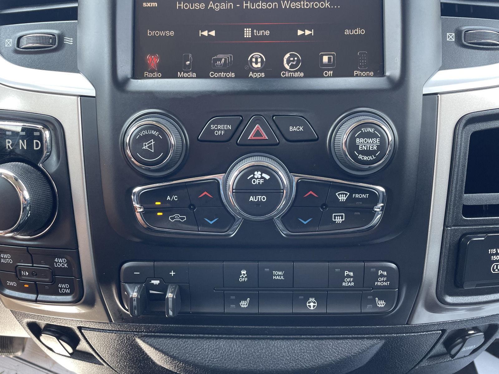 Vehicle photo 24