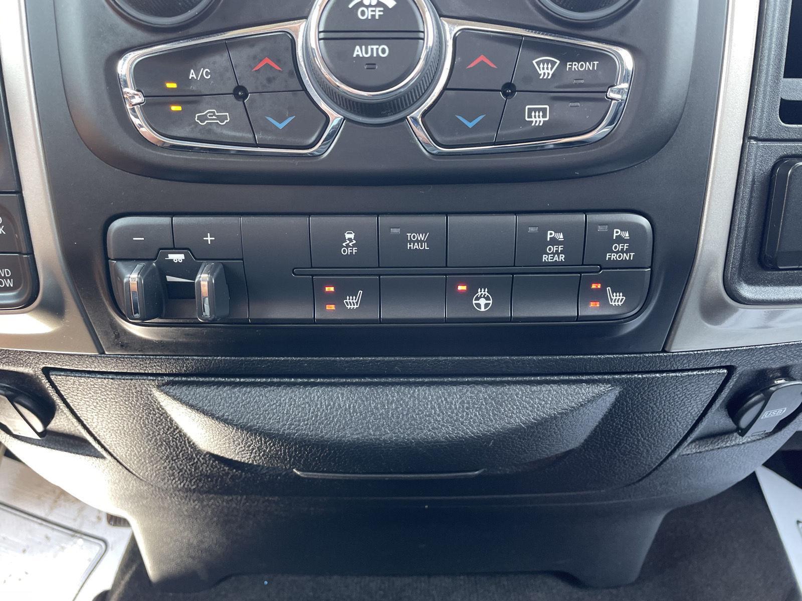 Vehicle photo 25