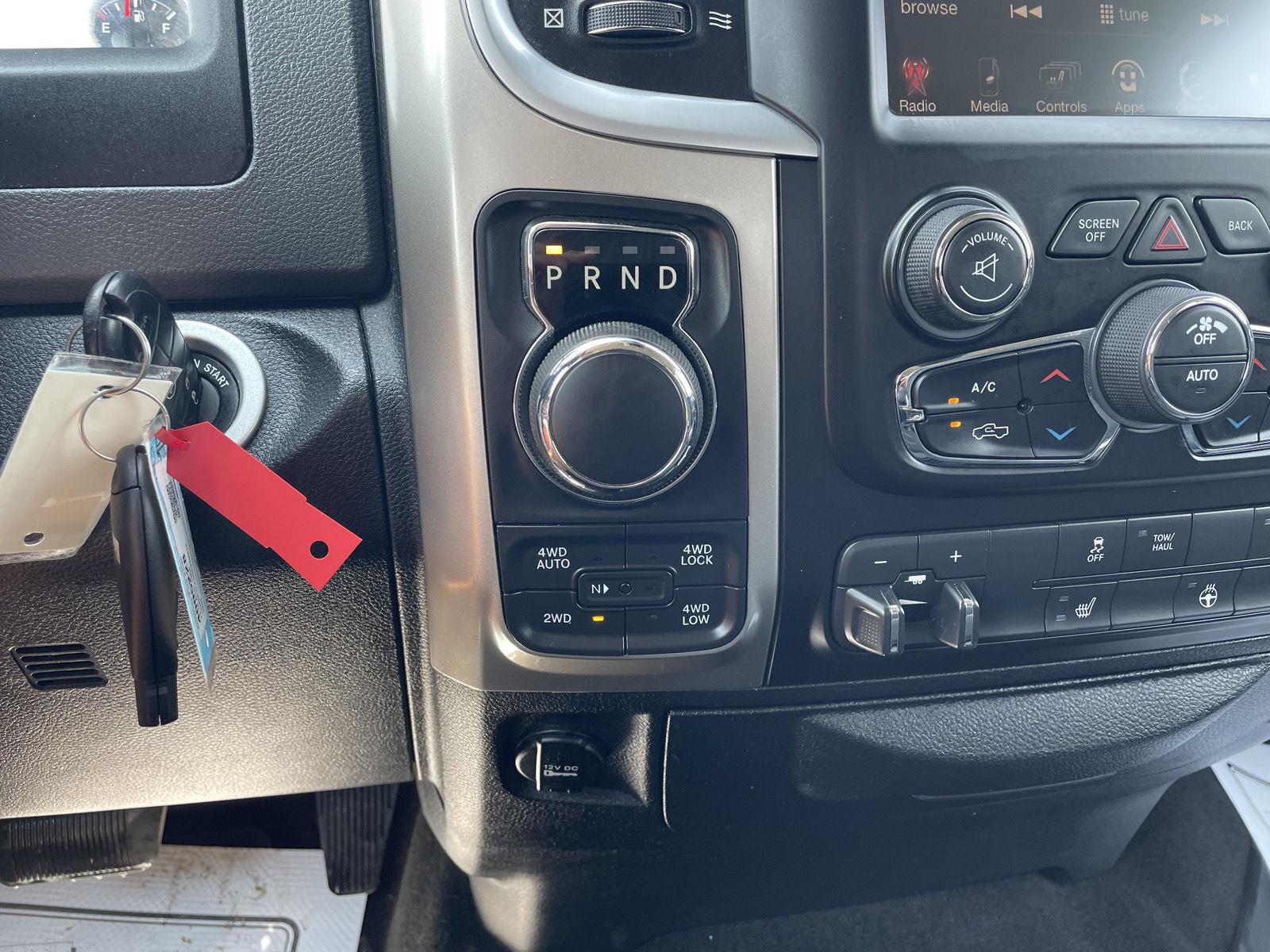 Vehicle photo 29