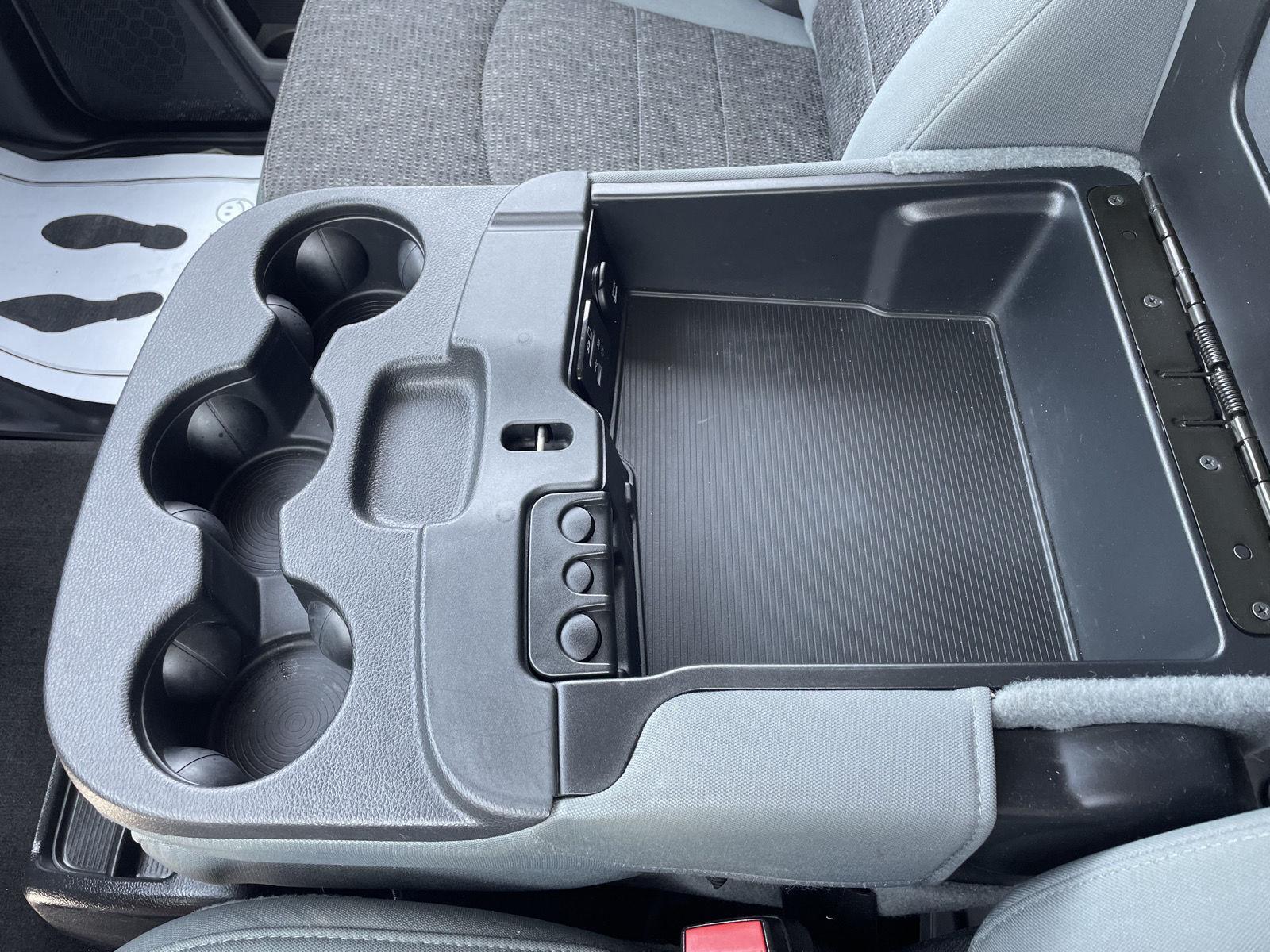 Vehicle photo 30