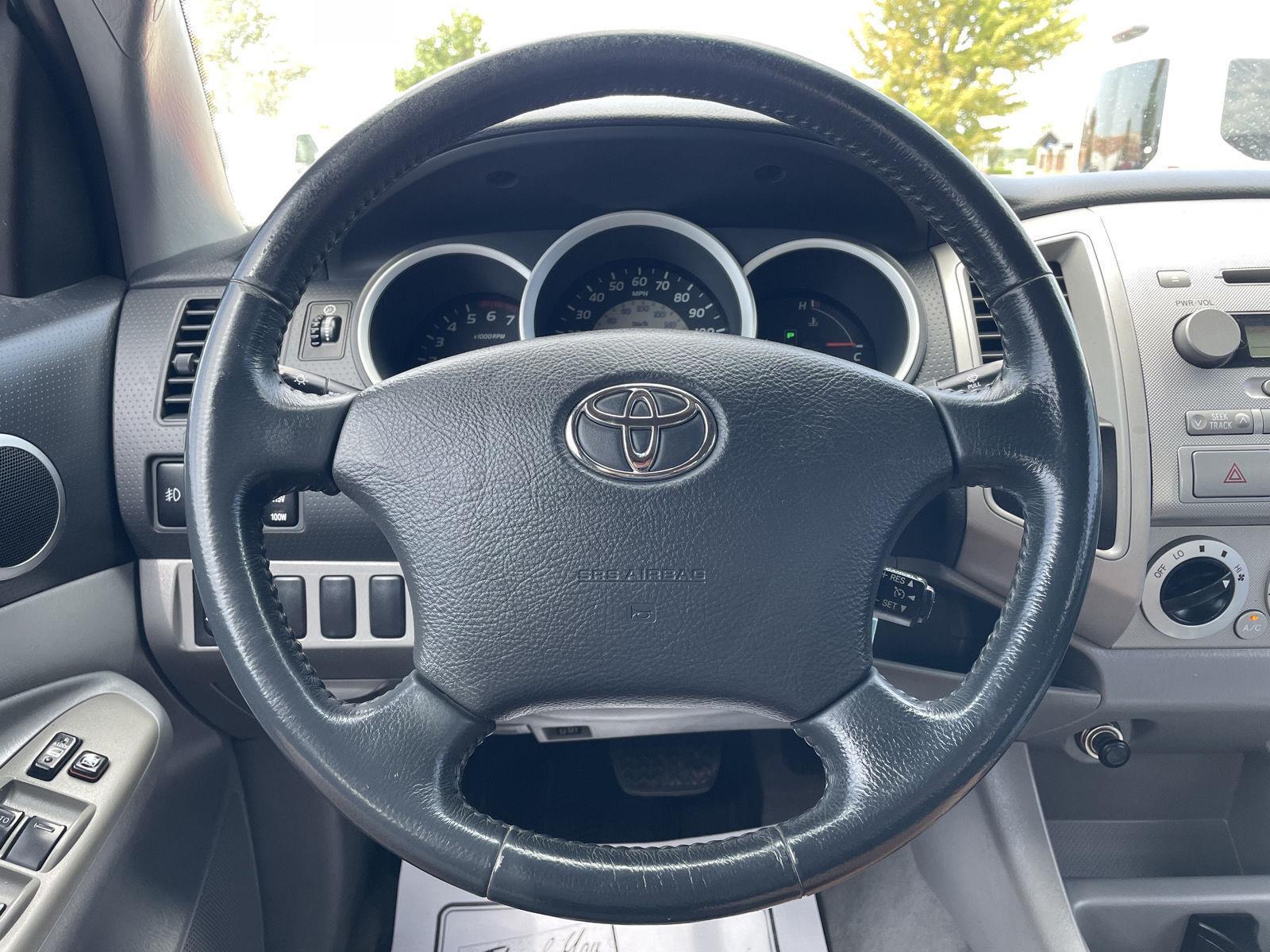 Vehicle photo 12
