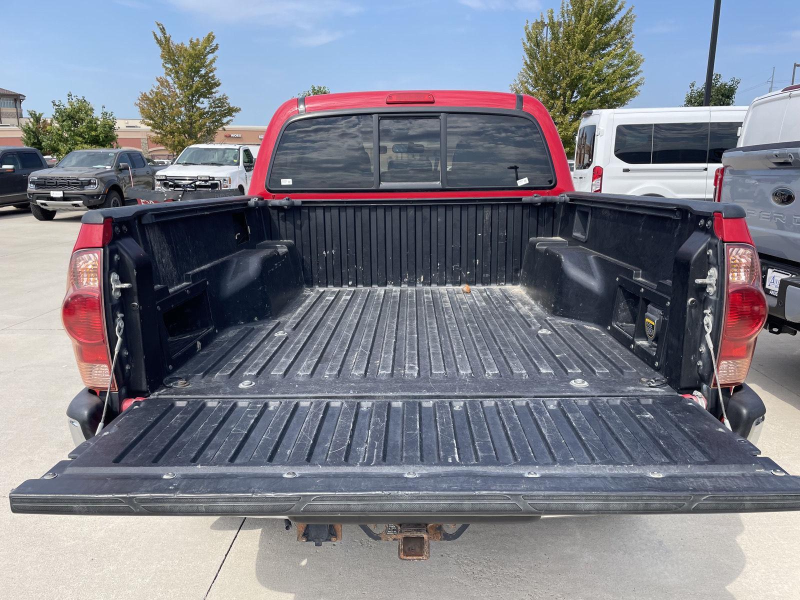 Vehicle photo 30