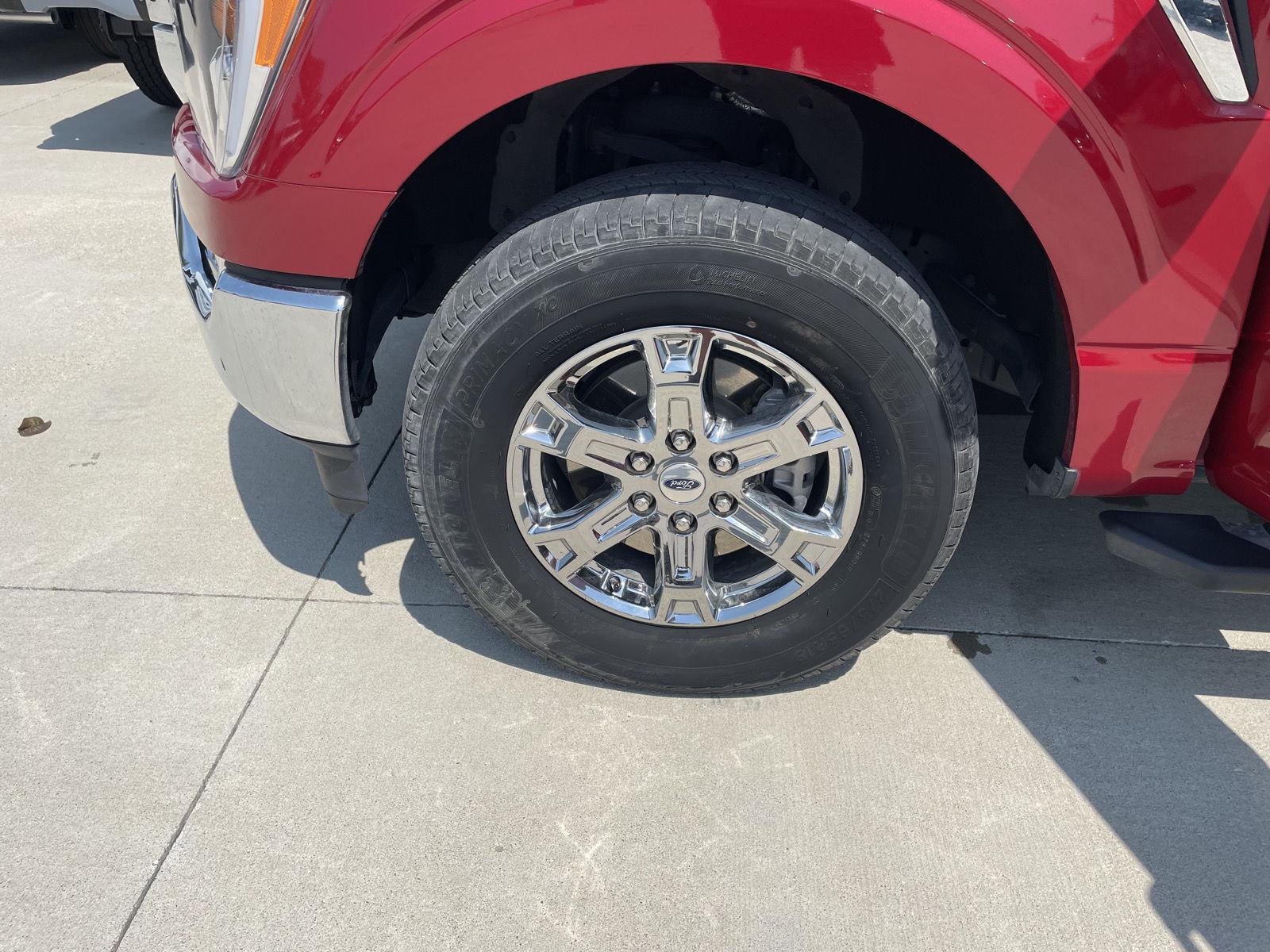 Vehicle photo 10