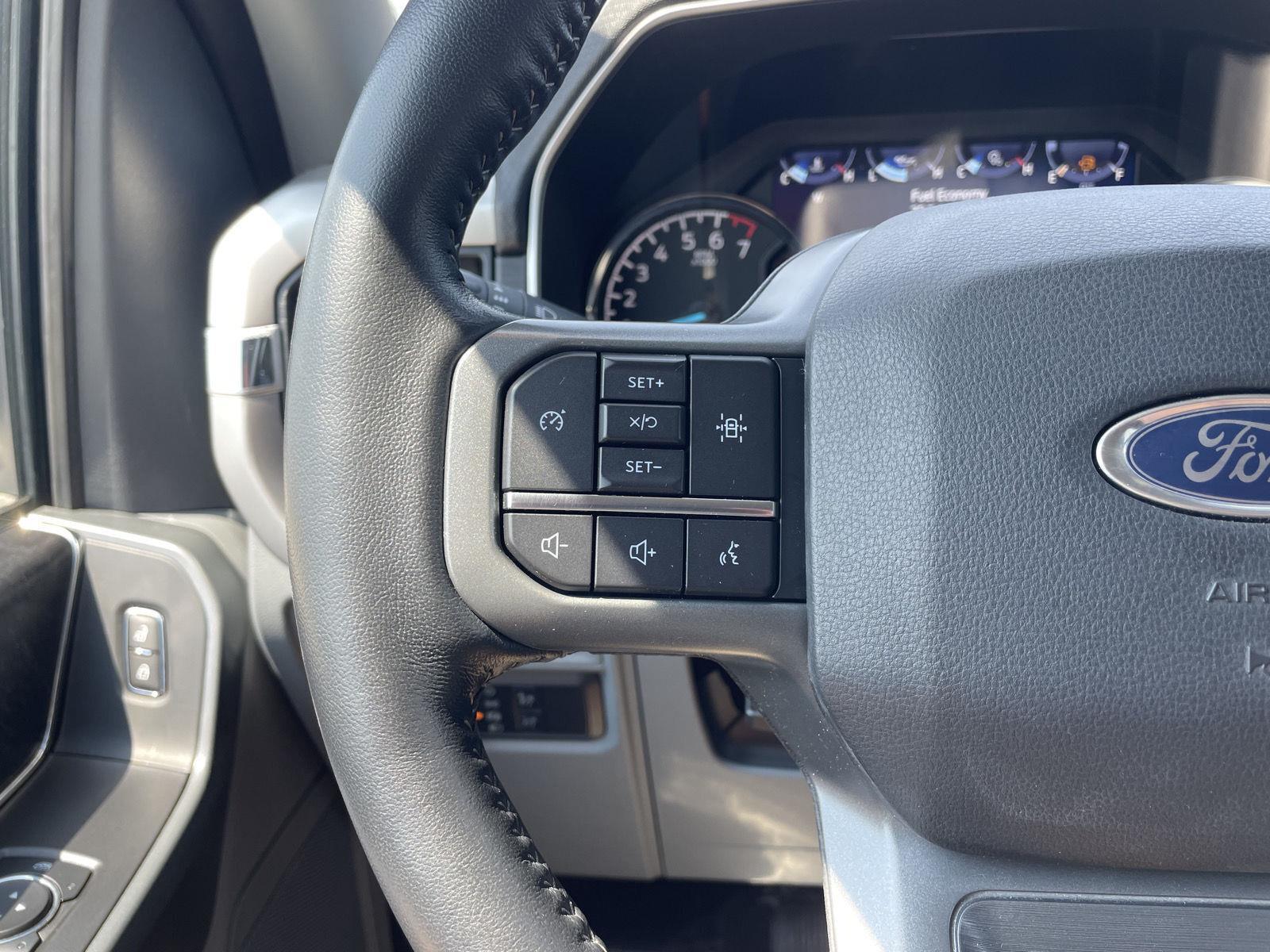 Vehicle photo 12