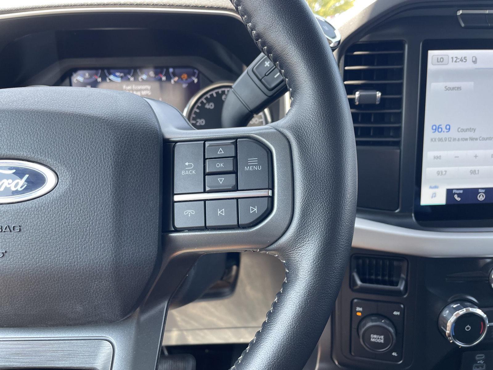 Vehicle photo 13