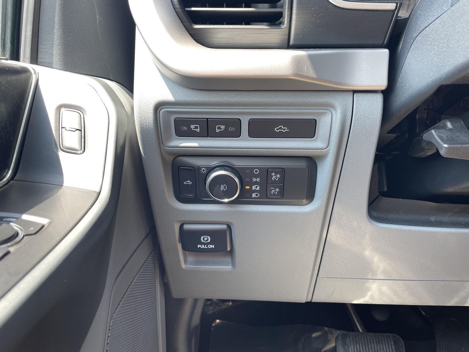 Vehicle photo 15