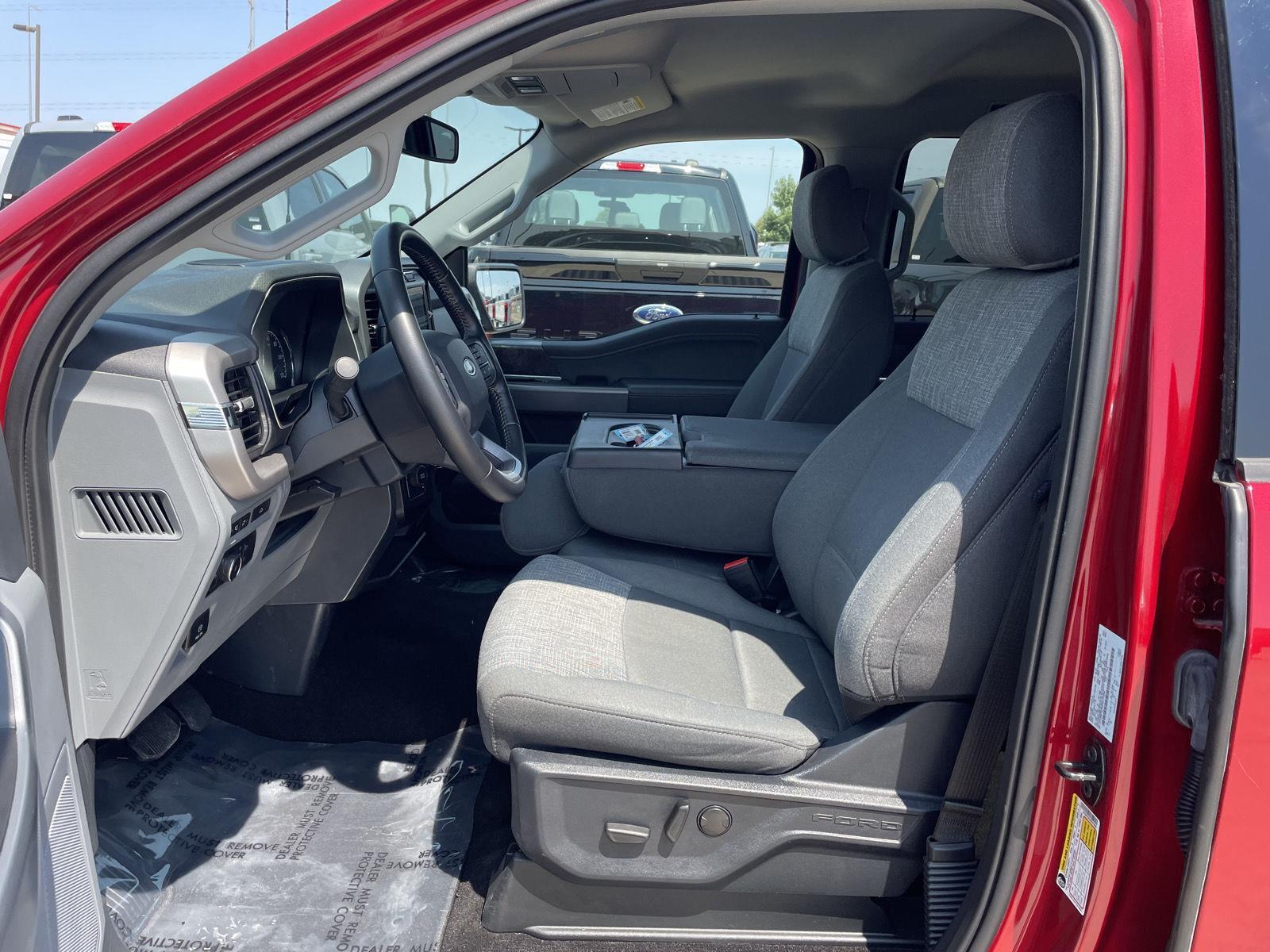 Vehicle photo 16