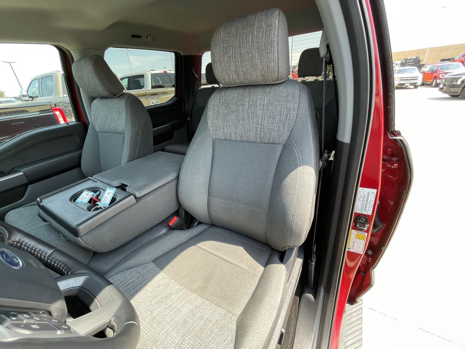 Vehicle photo 17