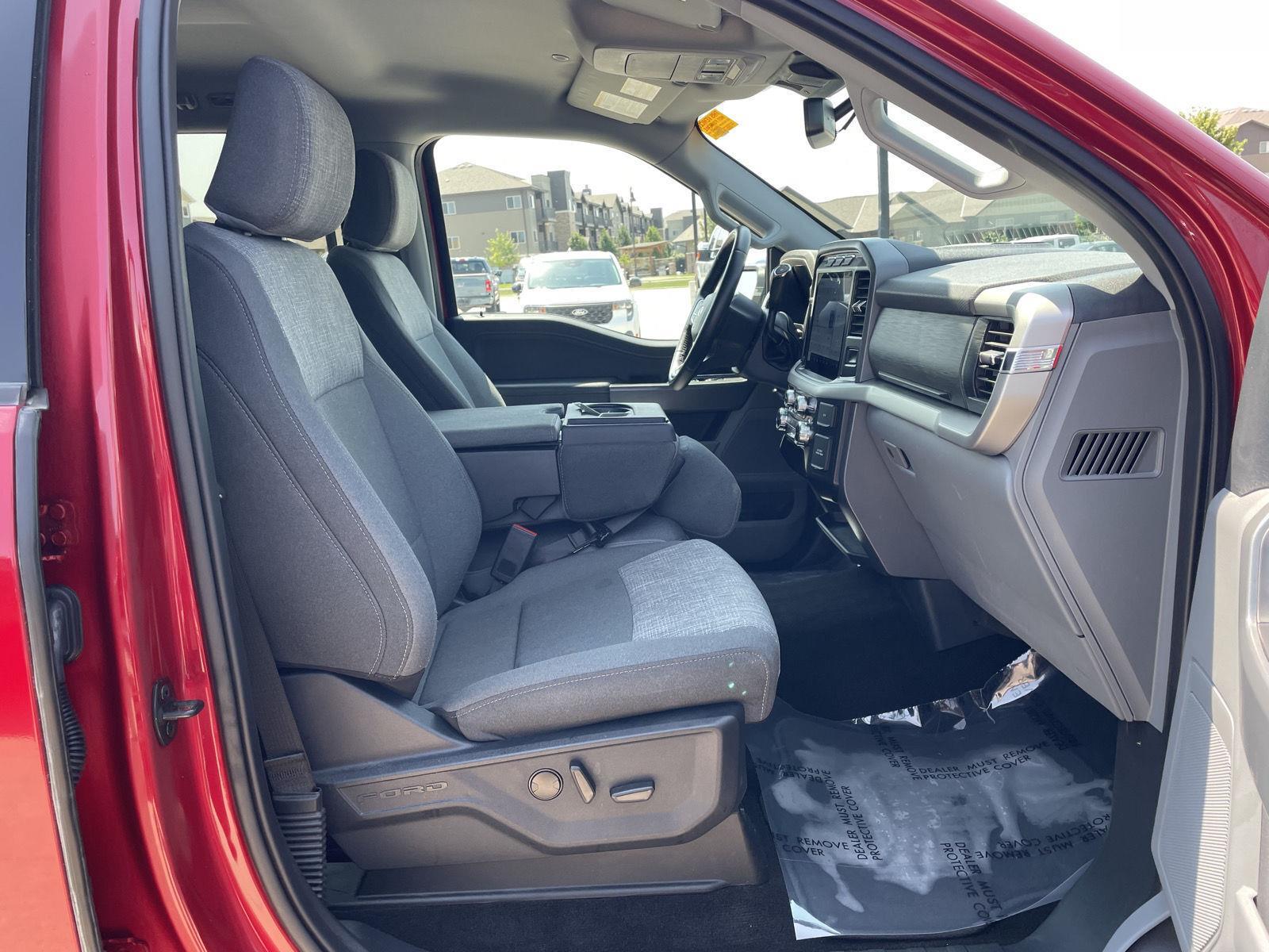 Vehicle photo 18