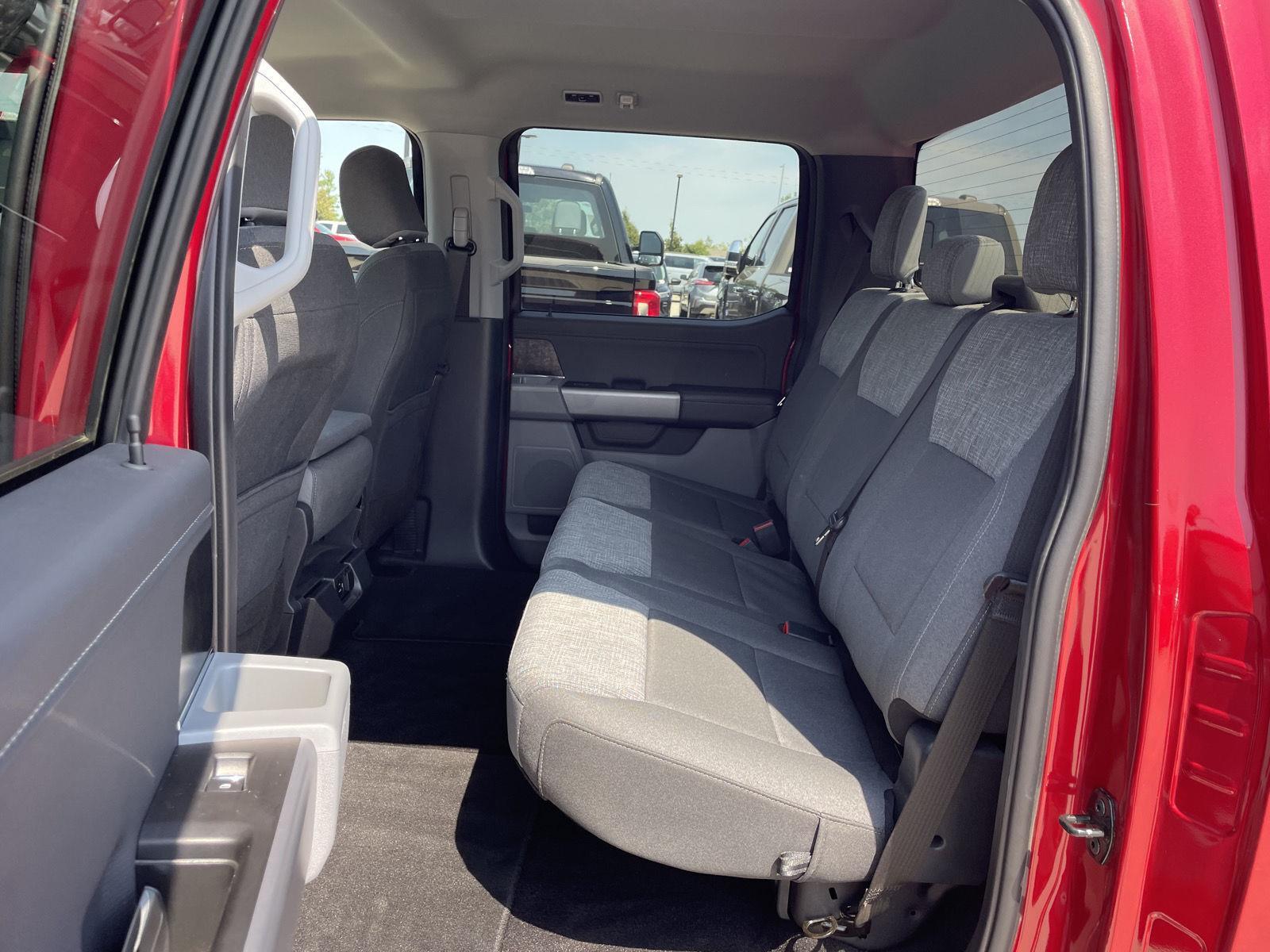 Vehicle photo 19