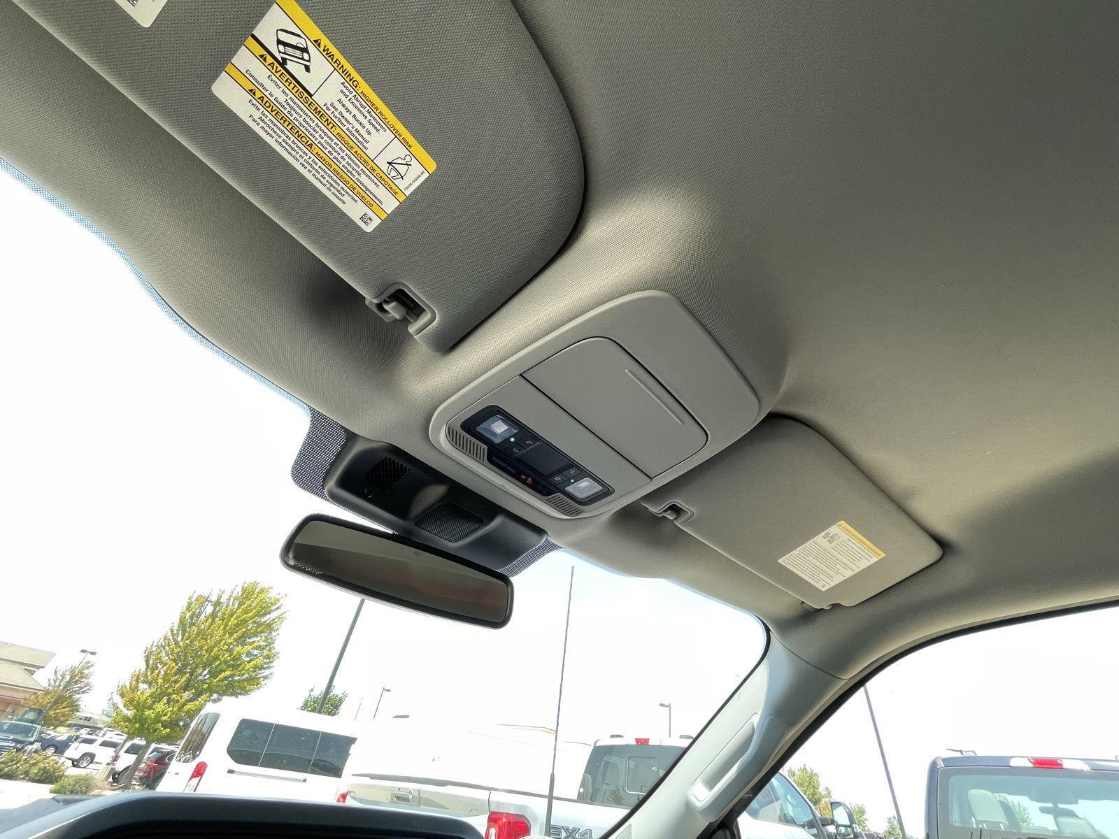 Vehicle photo 20