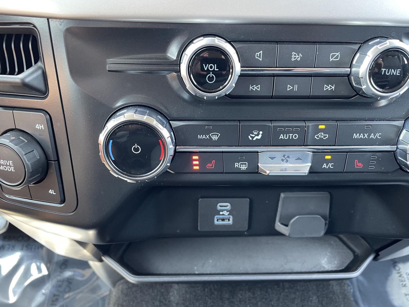 Vehicle photo 26