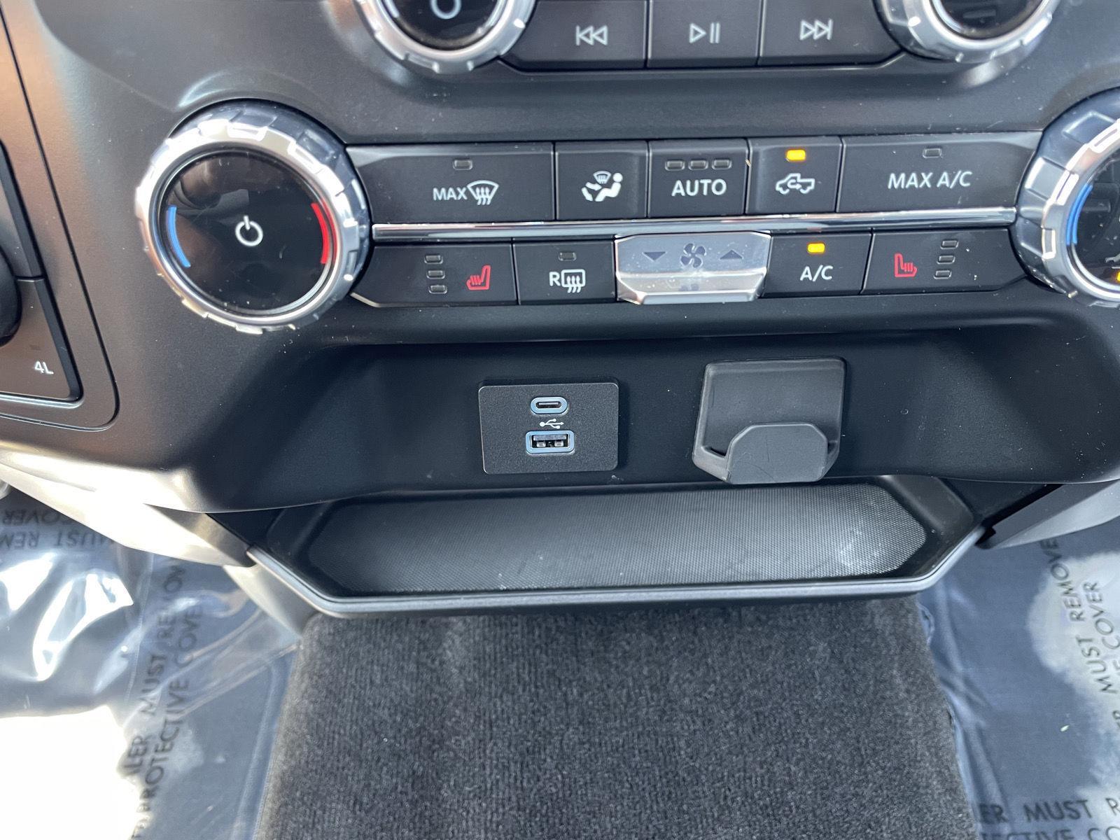 Vehicle photo 27