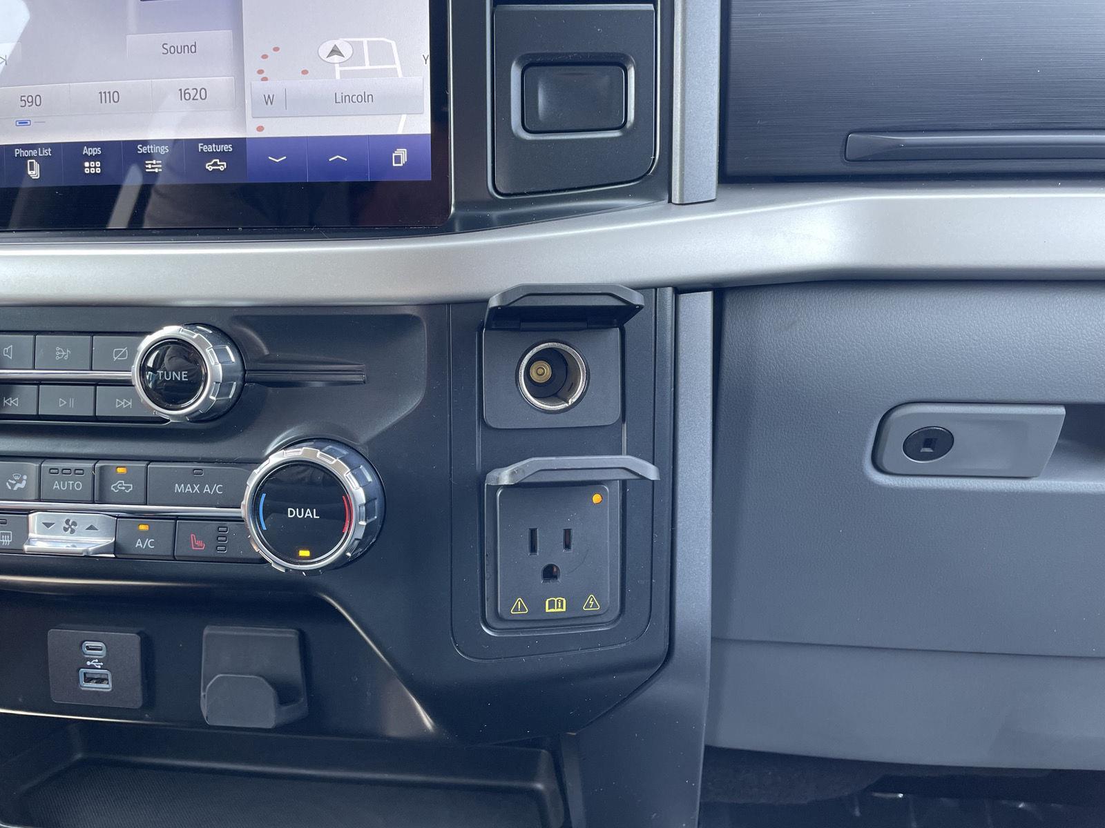 Vehicle photo 29