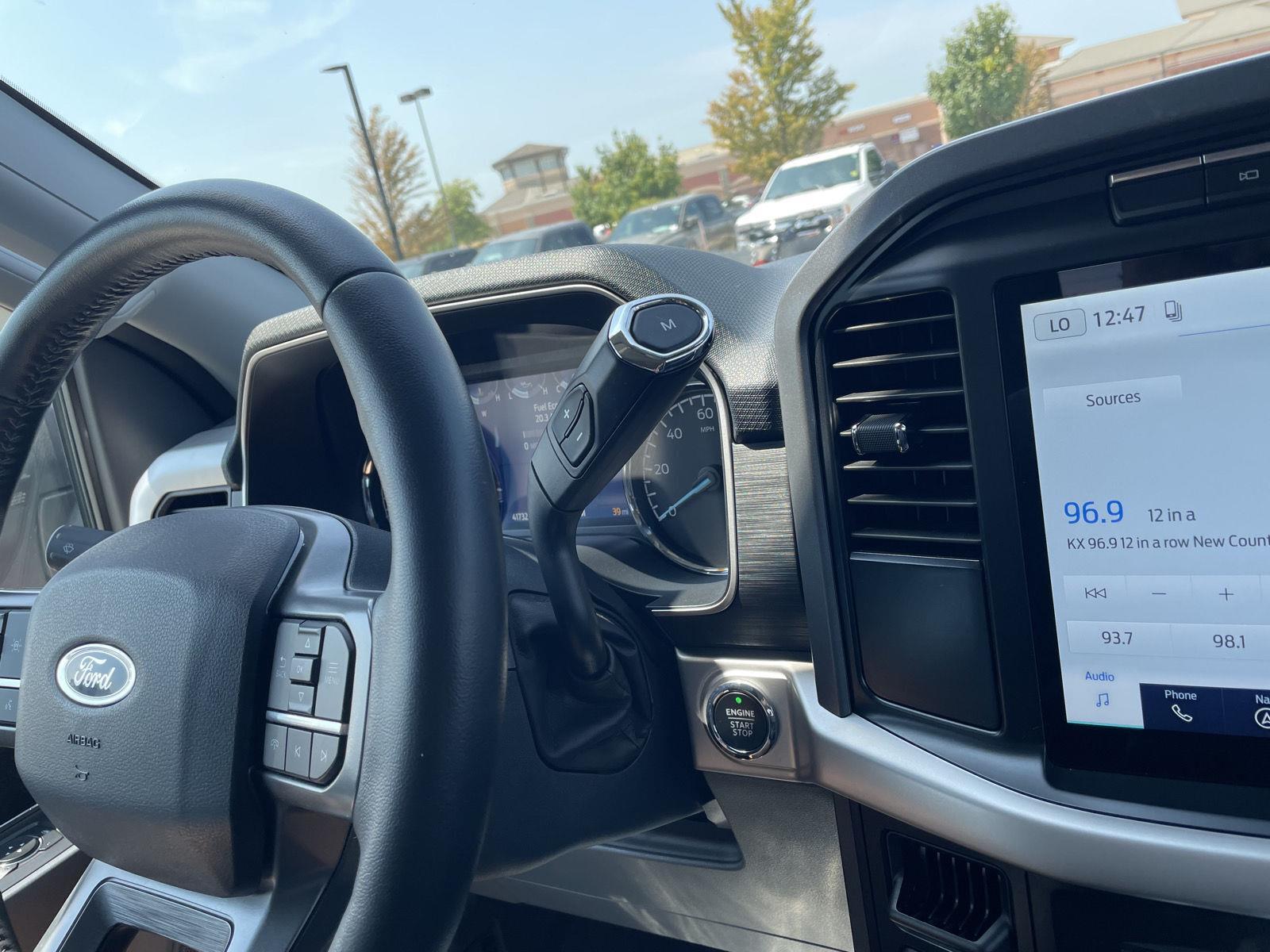Vehicle photo 31