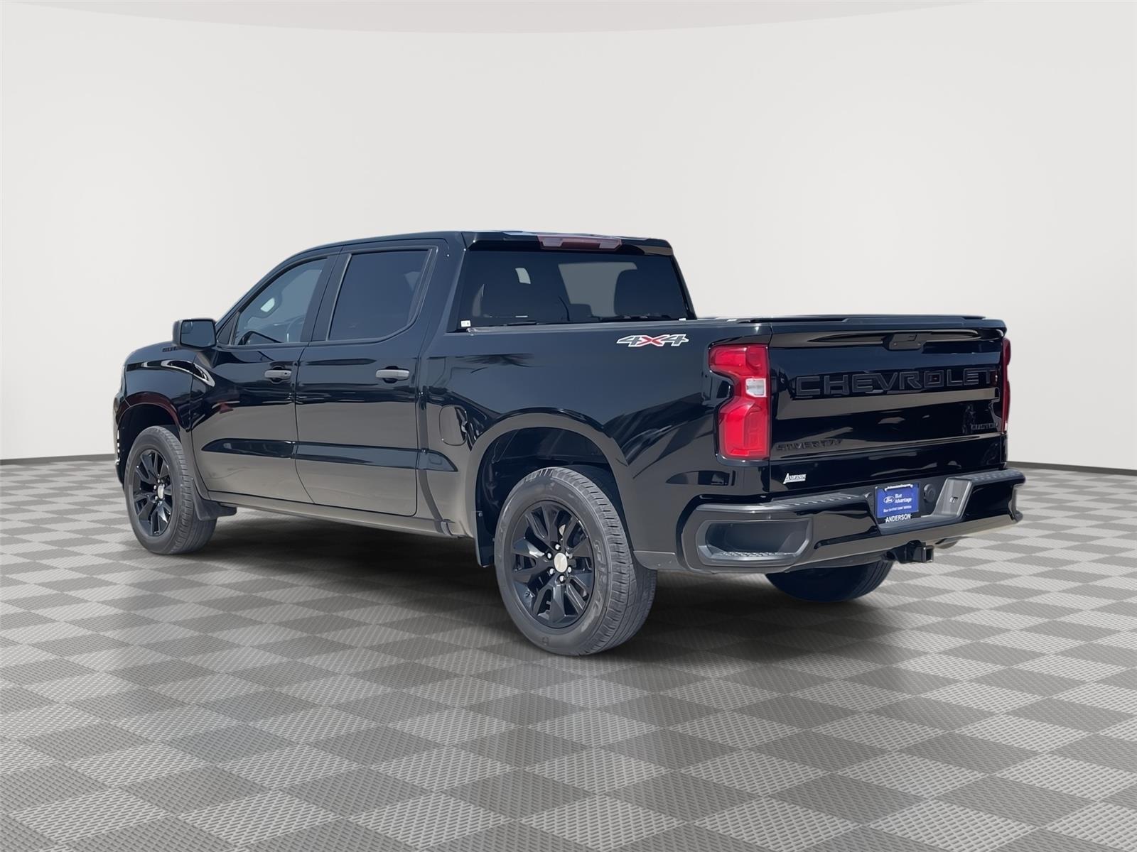 Vehicle photo 9
