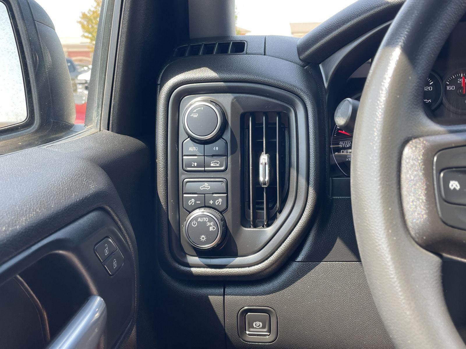 Vehicle photo 13