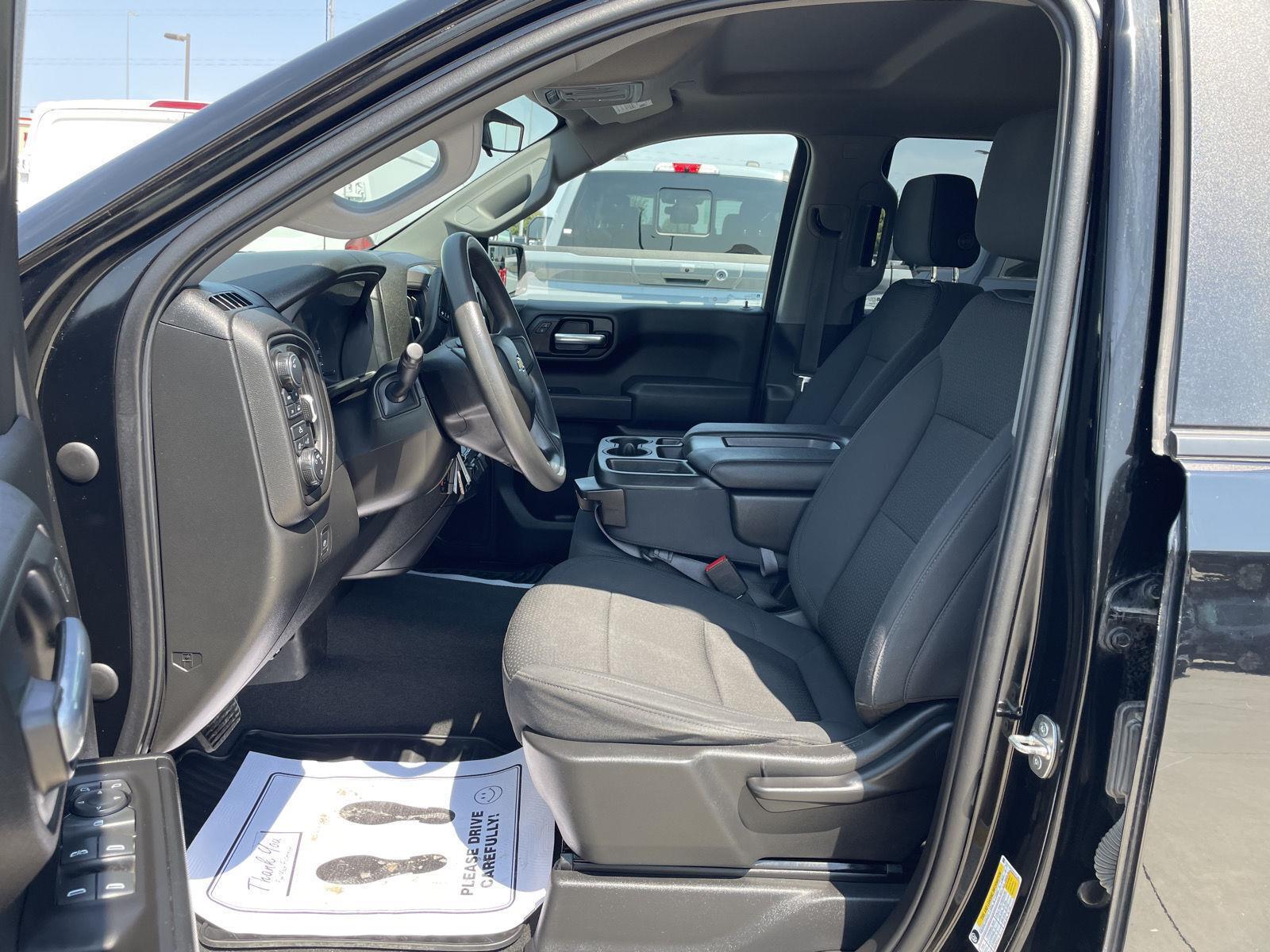 Vehicle photo 14