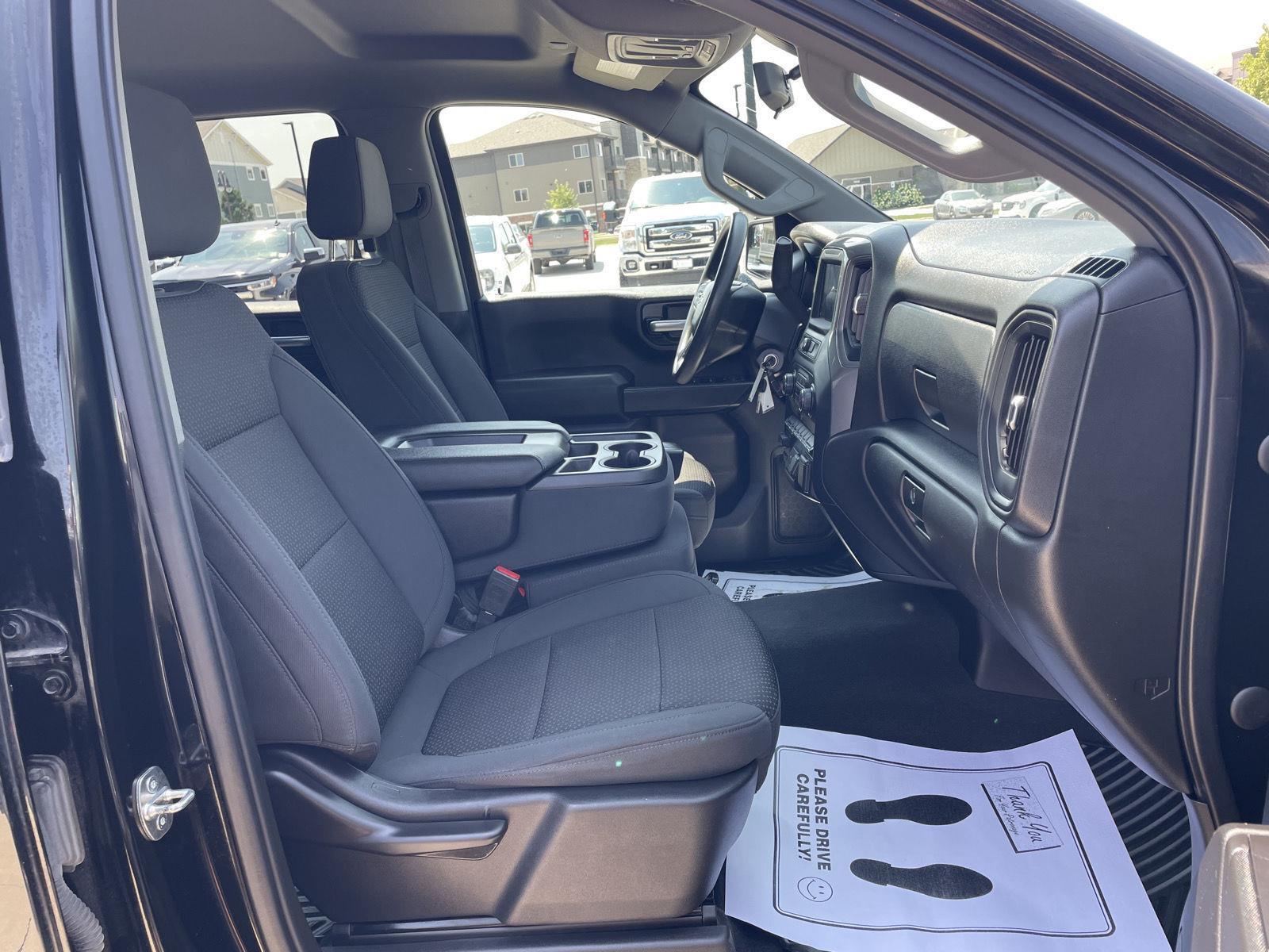 Vehicle photo 16