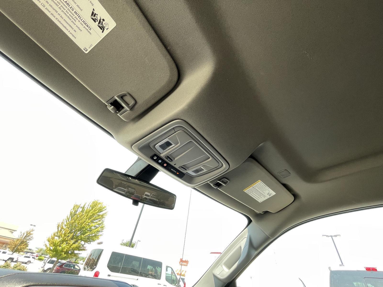 Vehicle photo 18